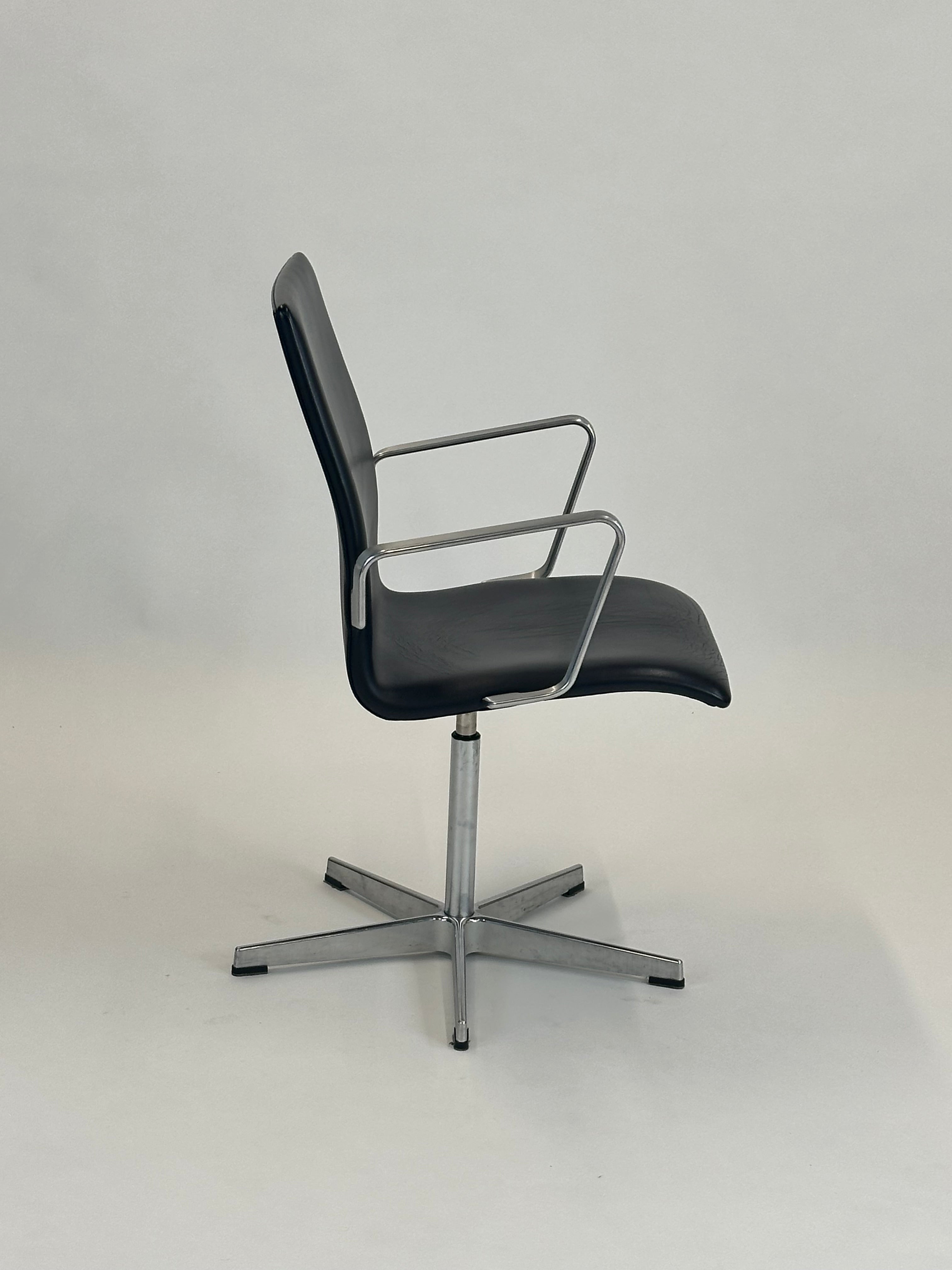Oxford 3271T Mødestol - Fritz Hansen (Sort)