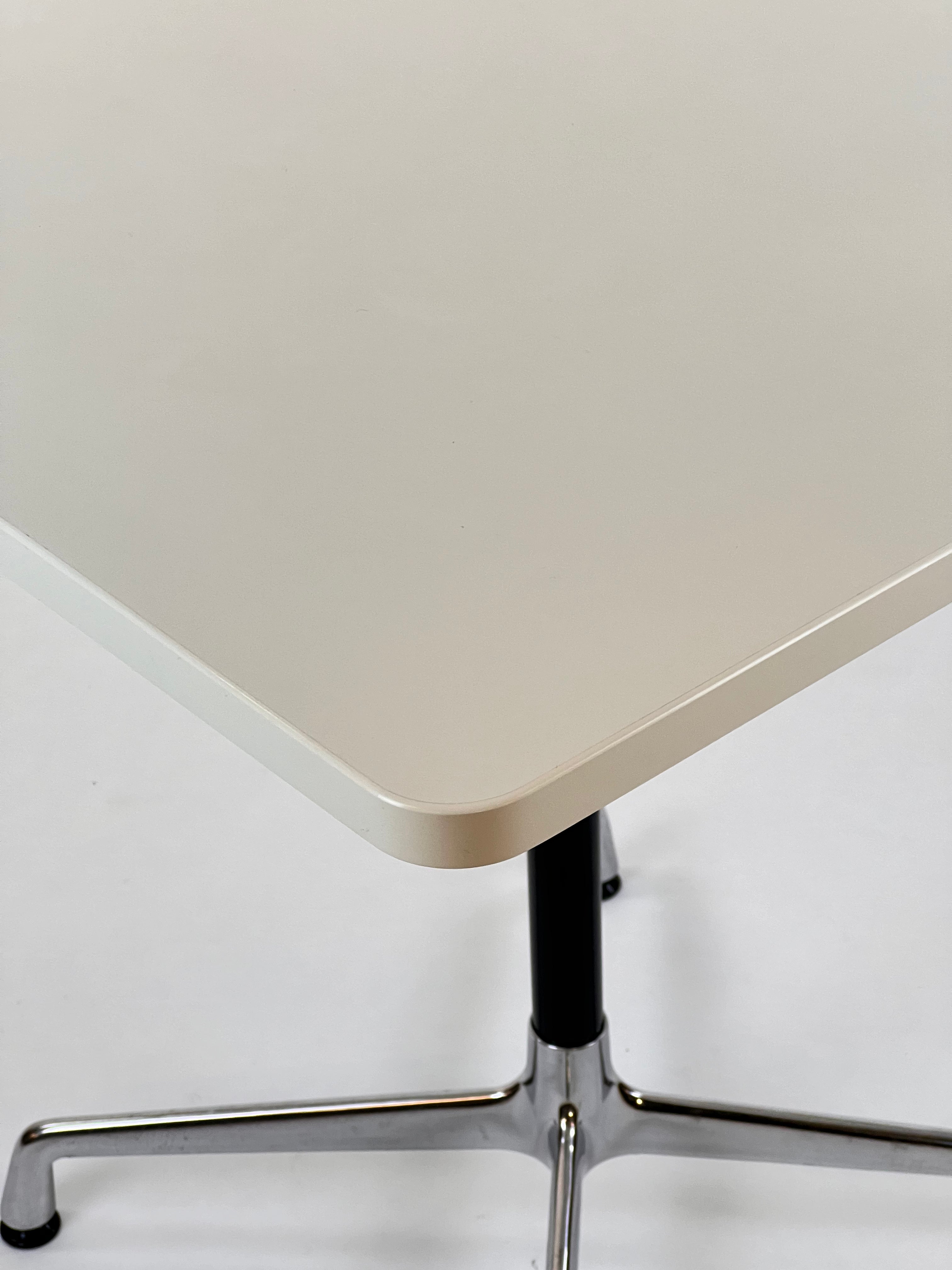 Vitra Charles Eames cafebord