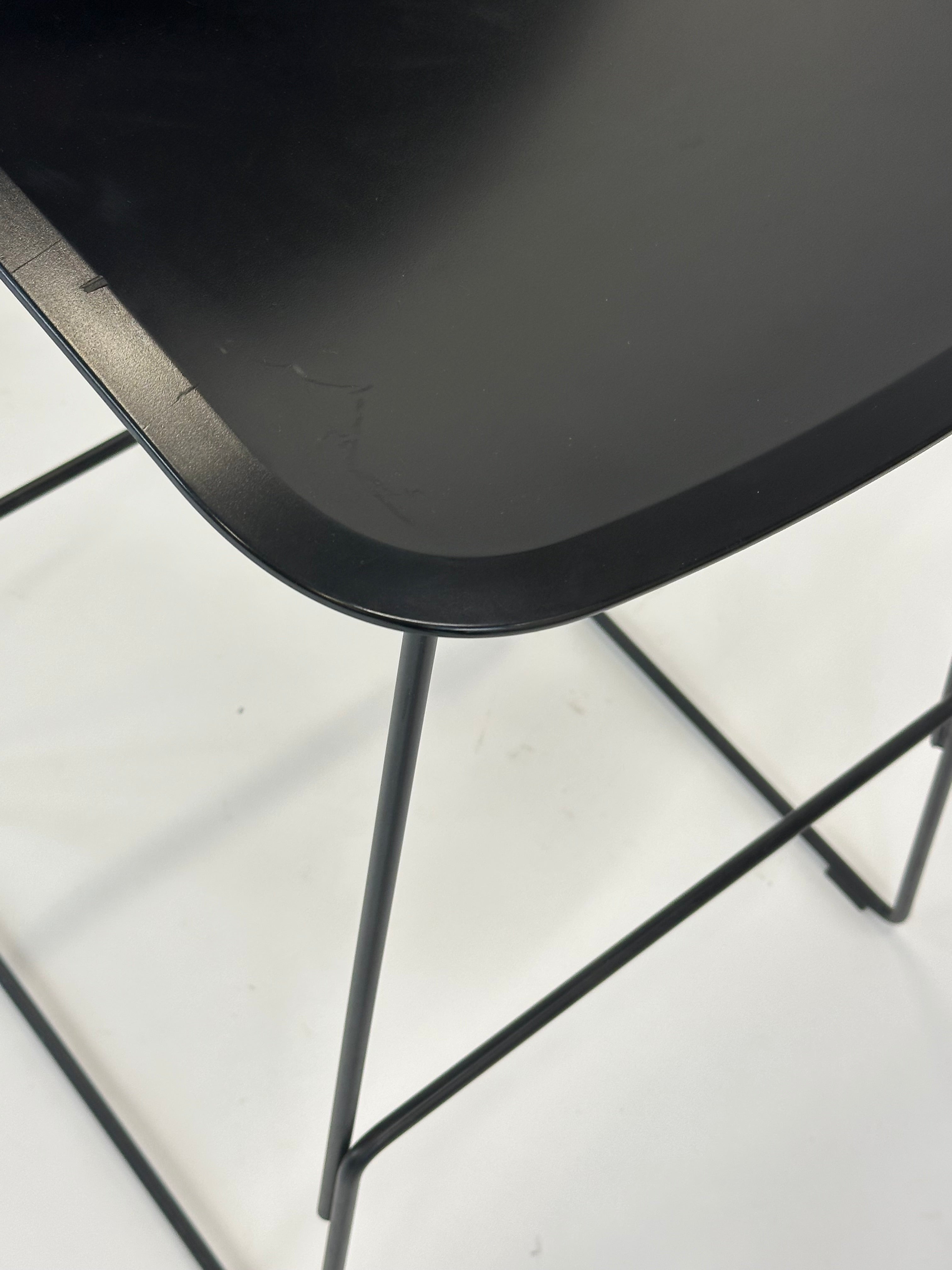 Pato Sledge Barstool (Sort) fra Fredericia Furniture