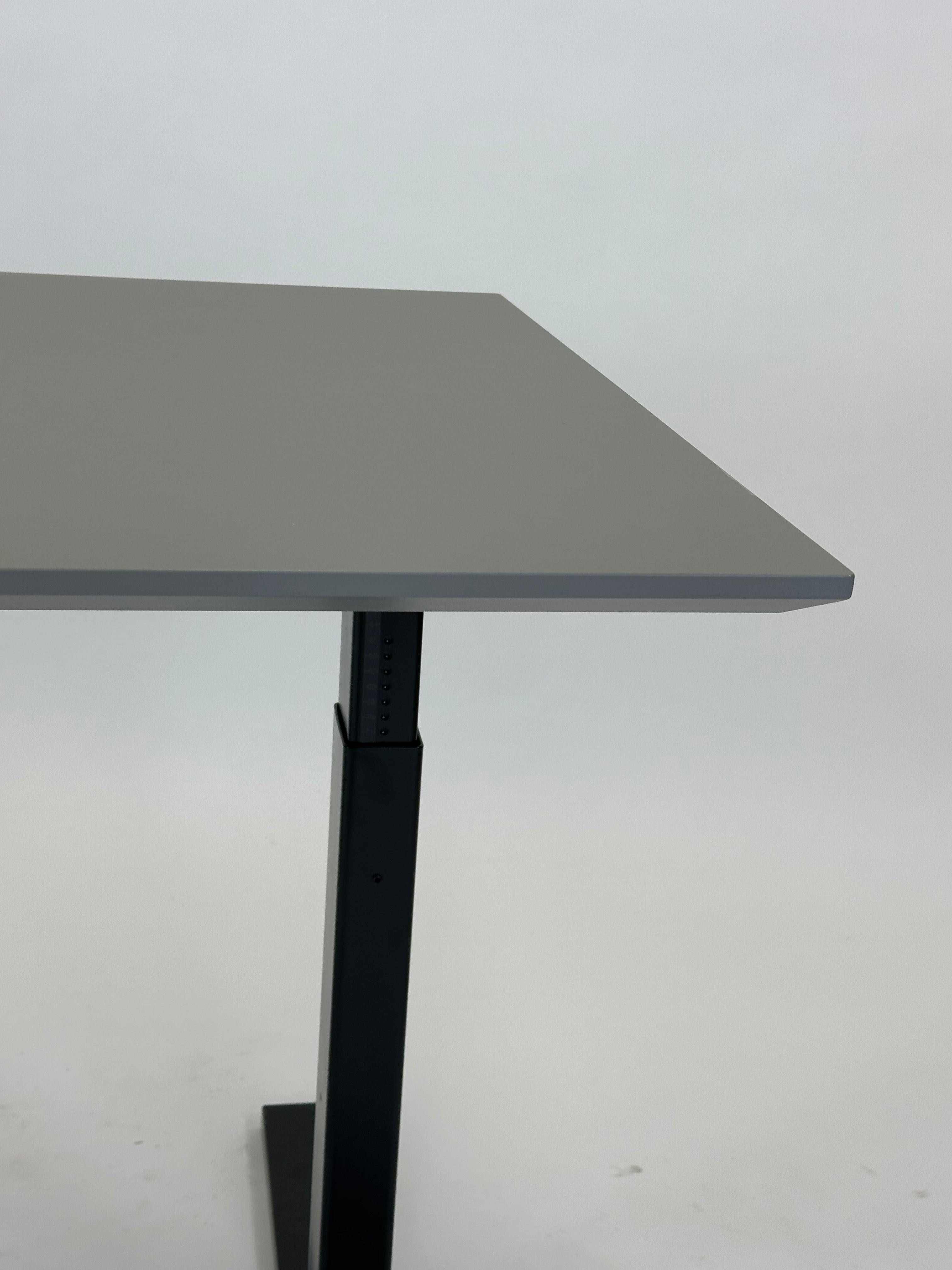 Mødebord med Manuel Hæve-/sænkefunktion