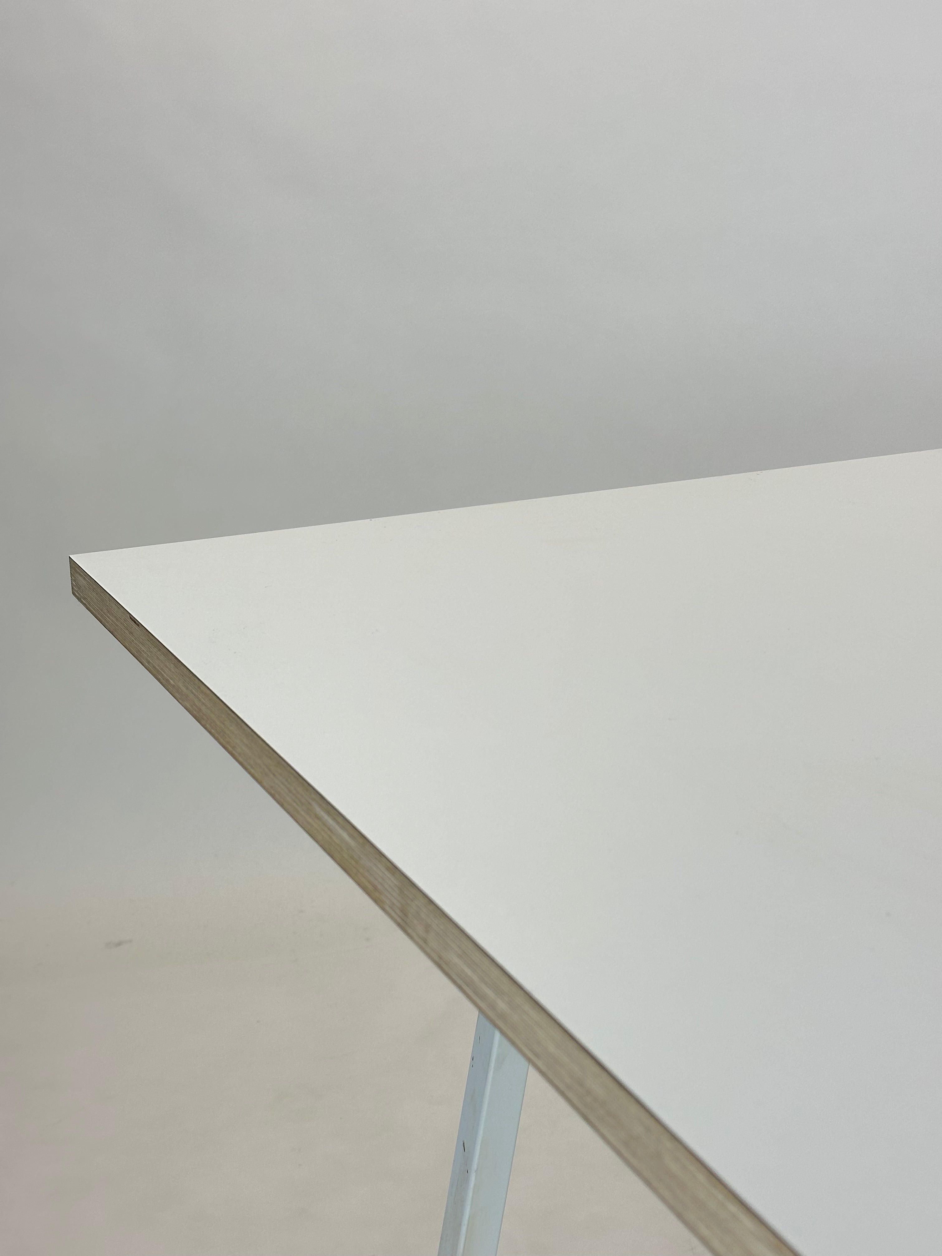 HAY Loop Stand Table