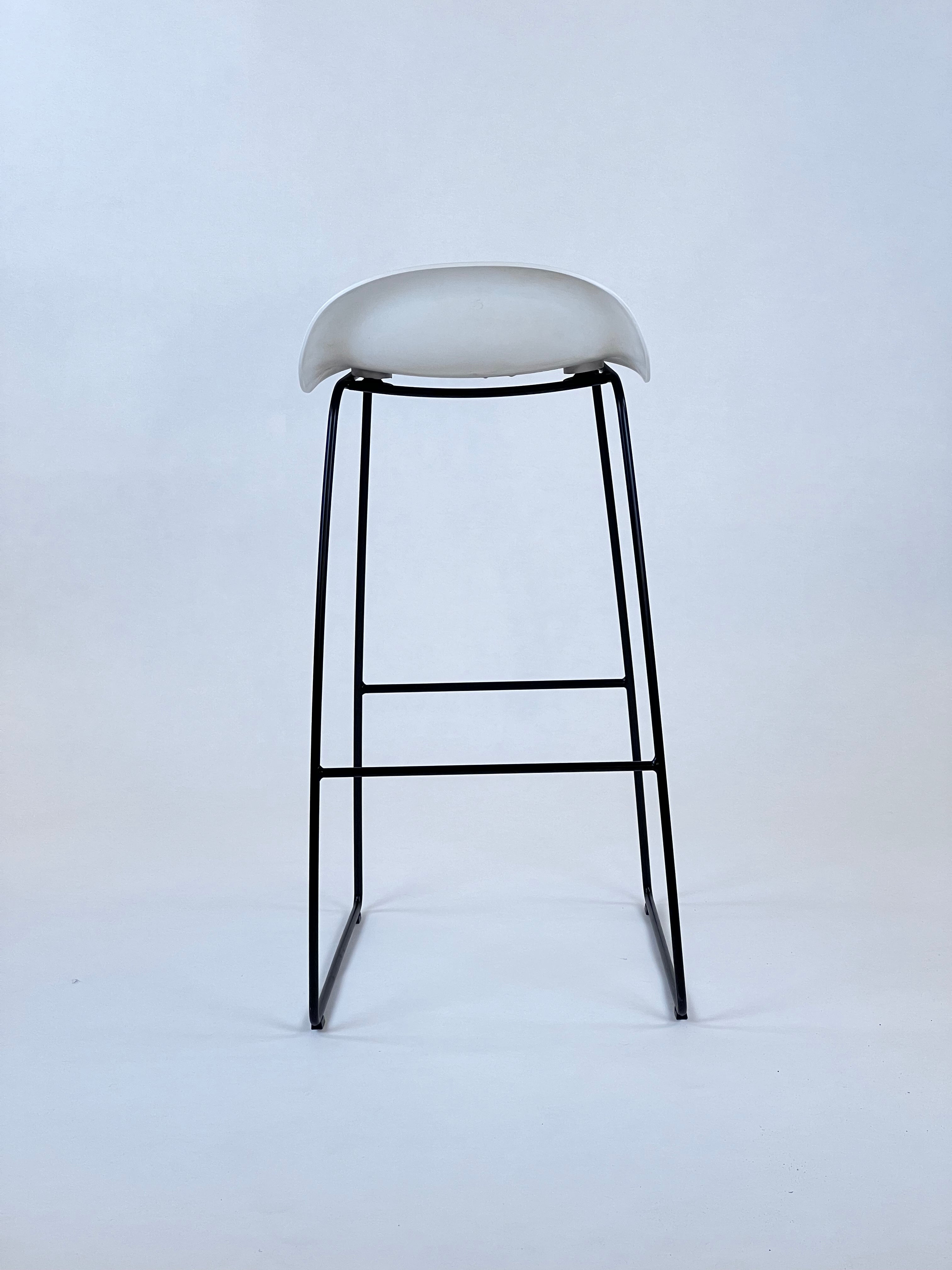 GUBI | 3D Barstol - Sledge Base Hvid/Sort ben