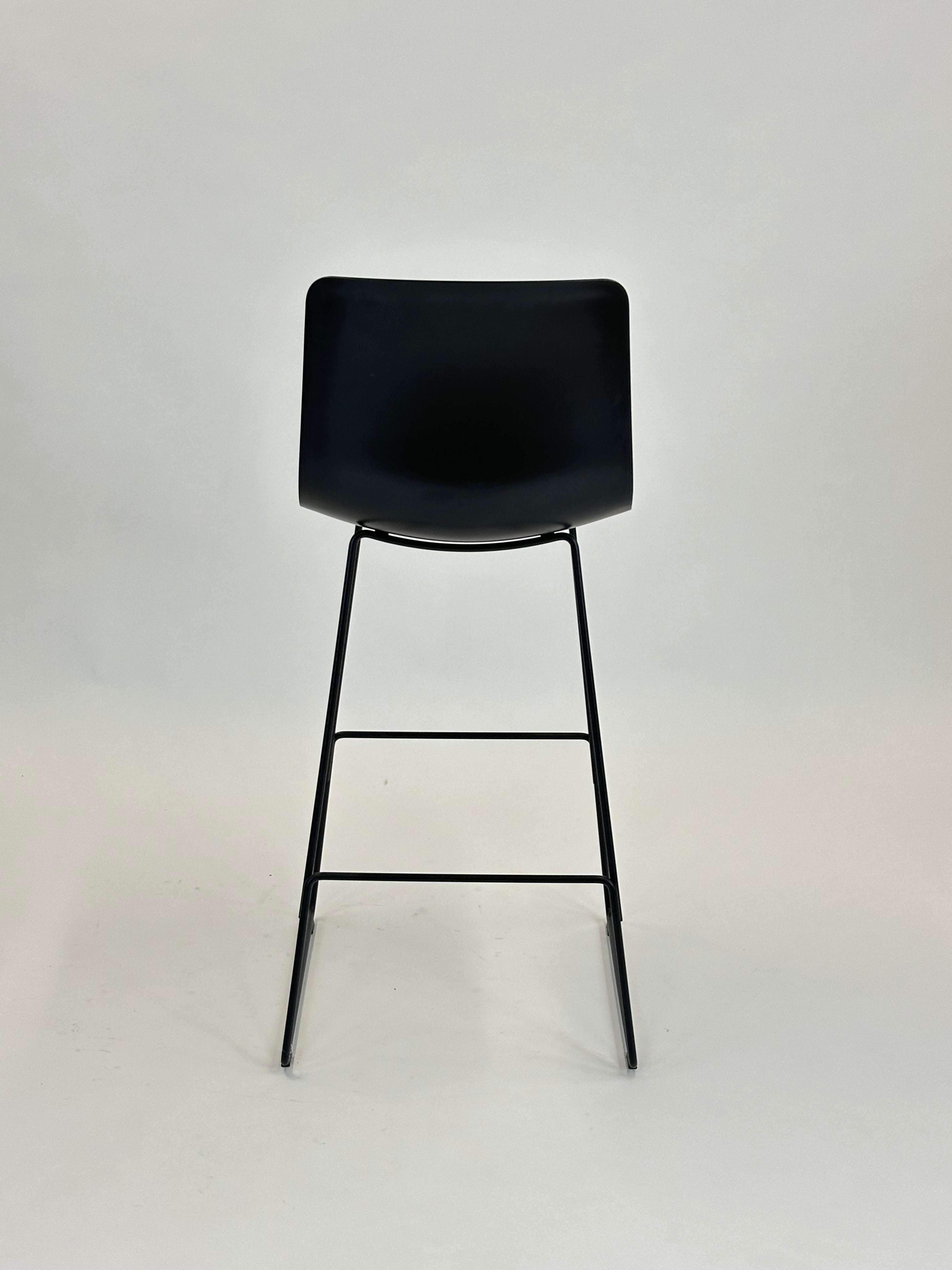 Pato Sledge Barstool (Sort) fra Fredericia Furniture