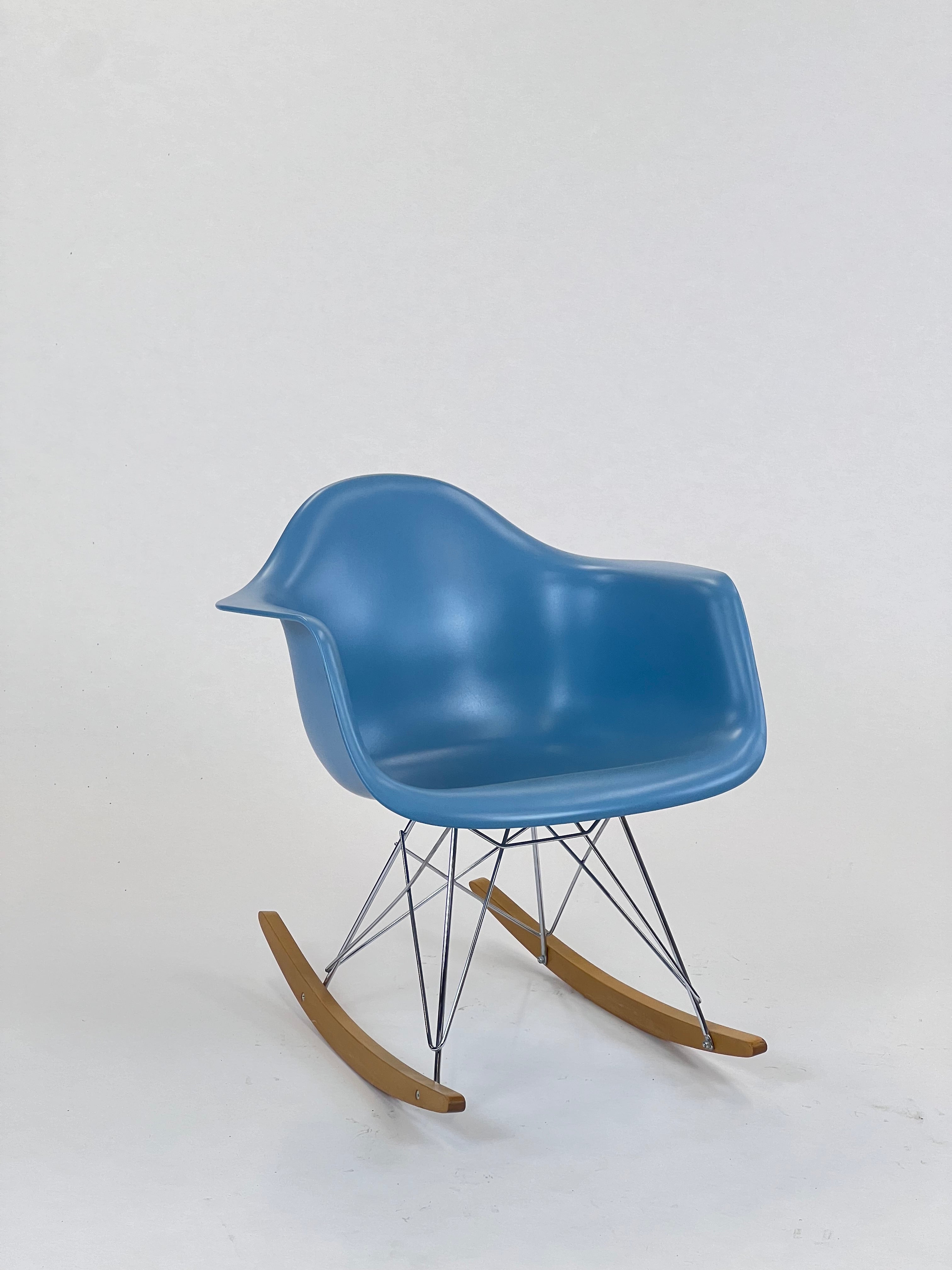 Sæt af to Vitra Eames Plastic Armchairs RAR
