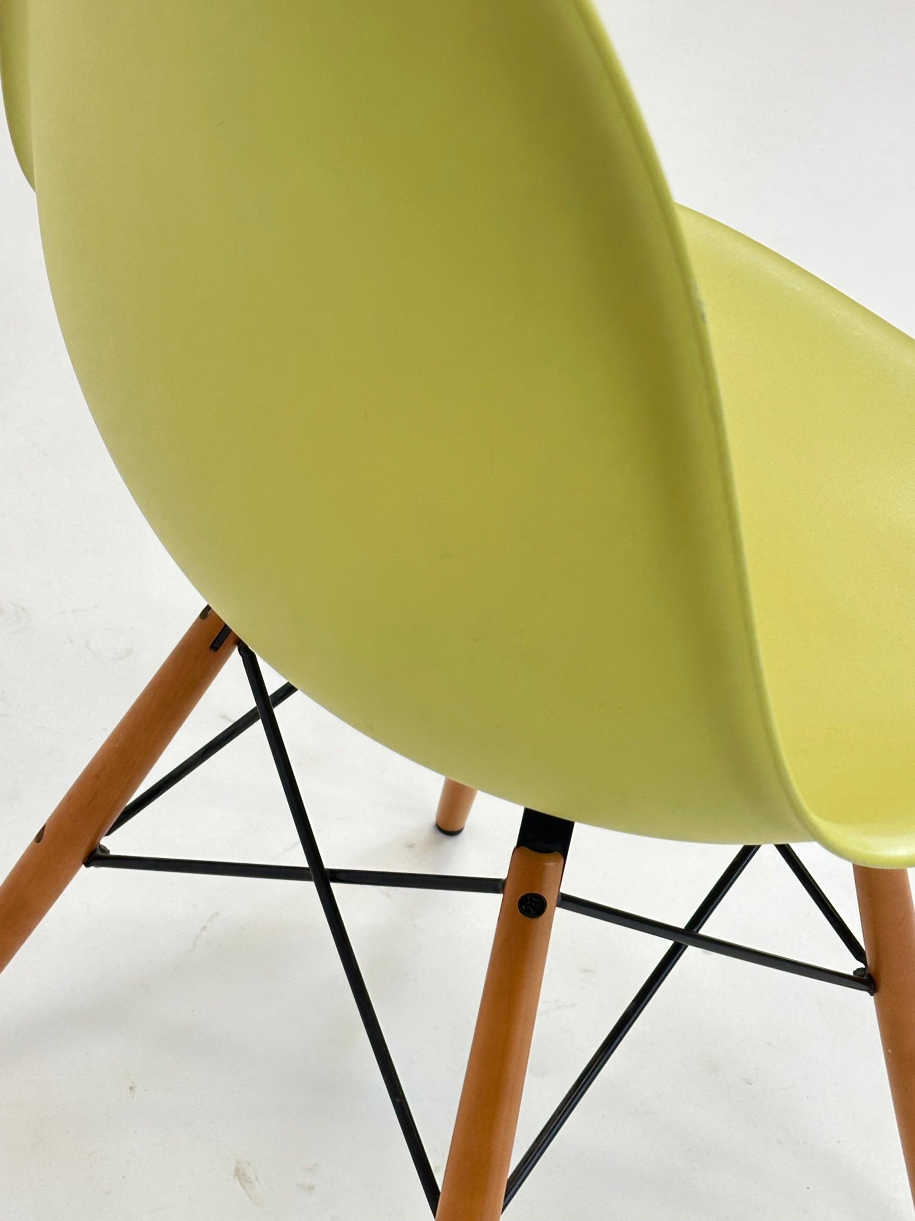 Vitra Eames DSW Stol (Citron RE)