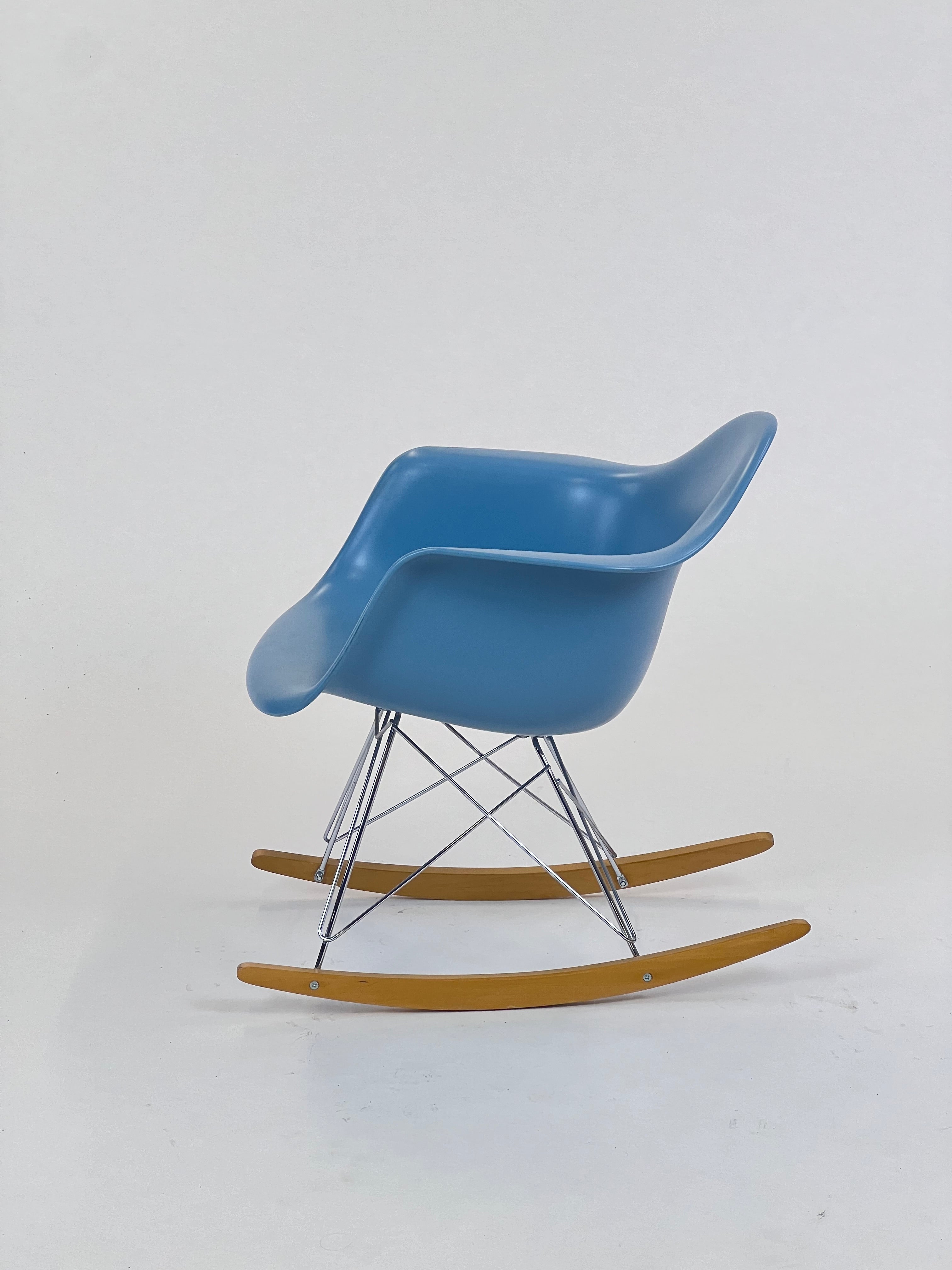 Sæt af to Vitra Eames Plastic Armchairs RAR