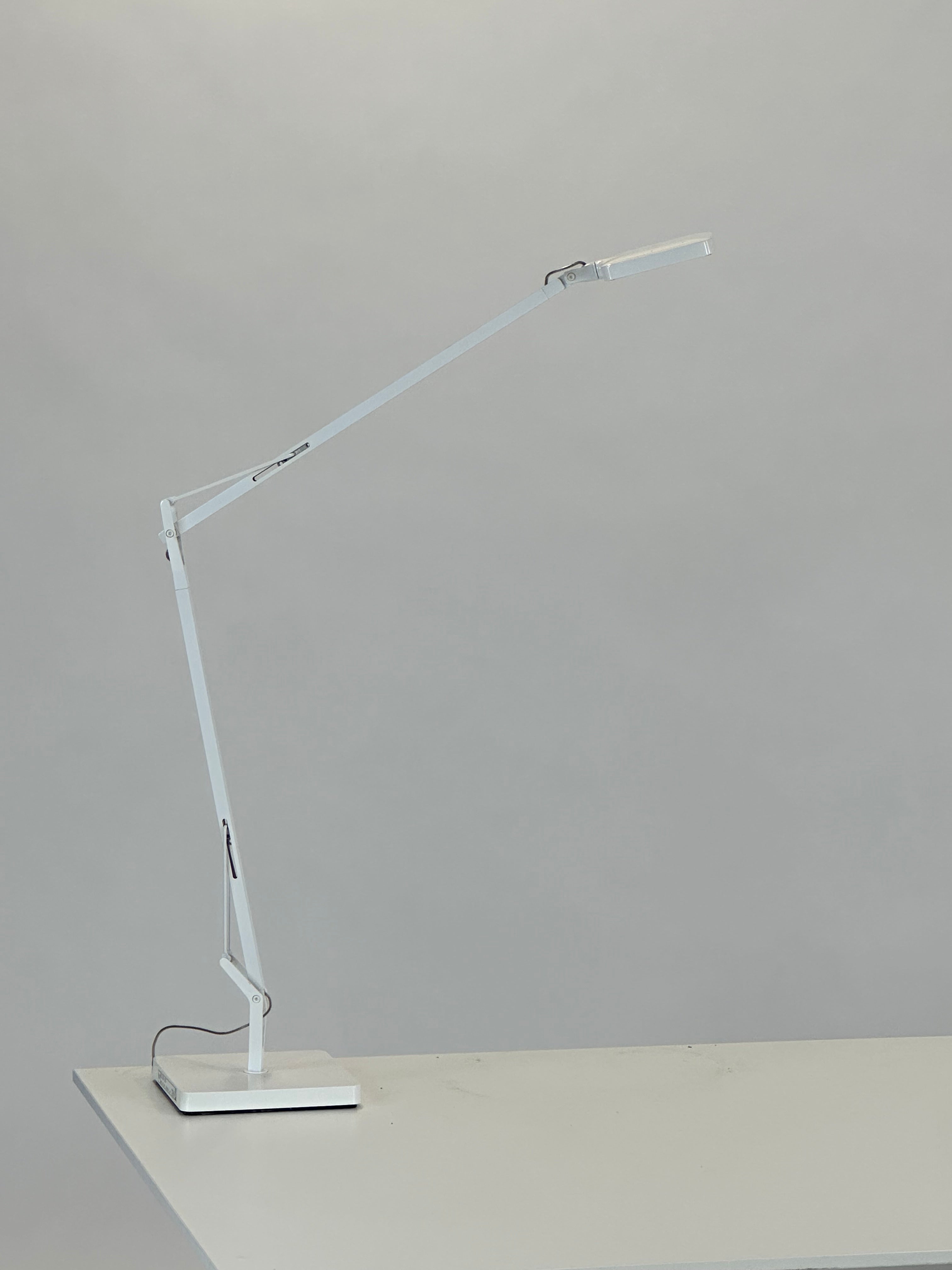 FLOS Kelvin Edge Bordlampe