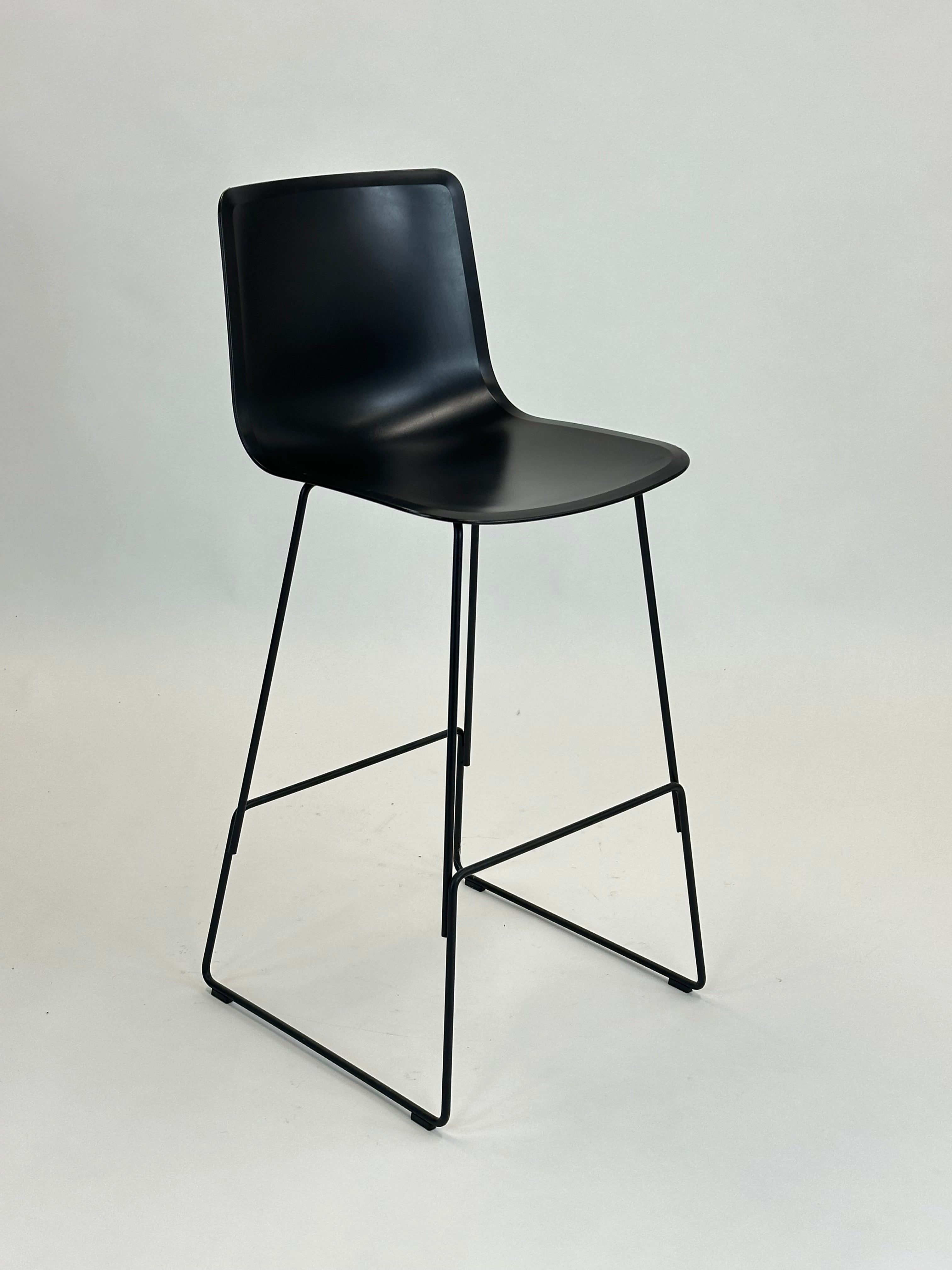 Pato Sledge Barstool (Sort) fra Fredericia Furniture