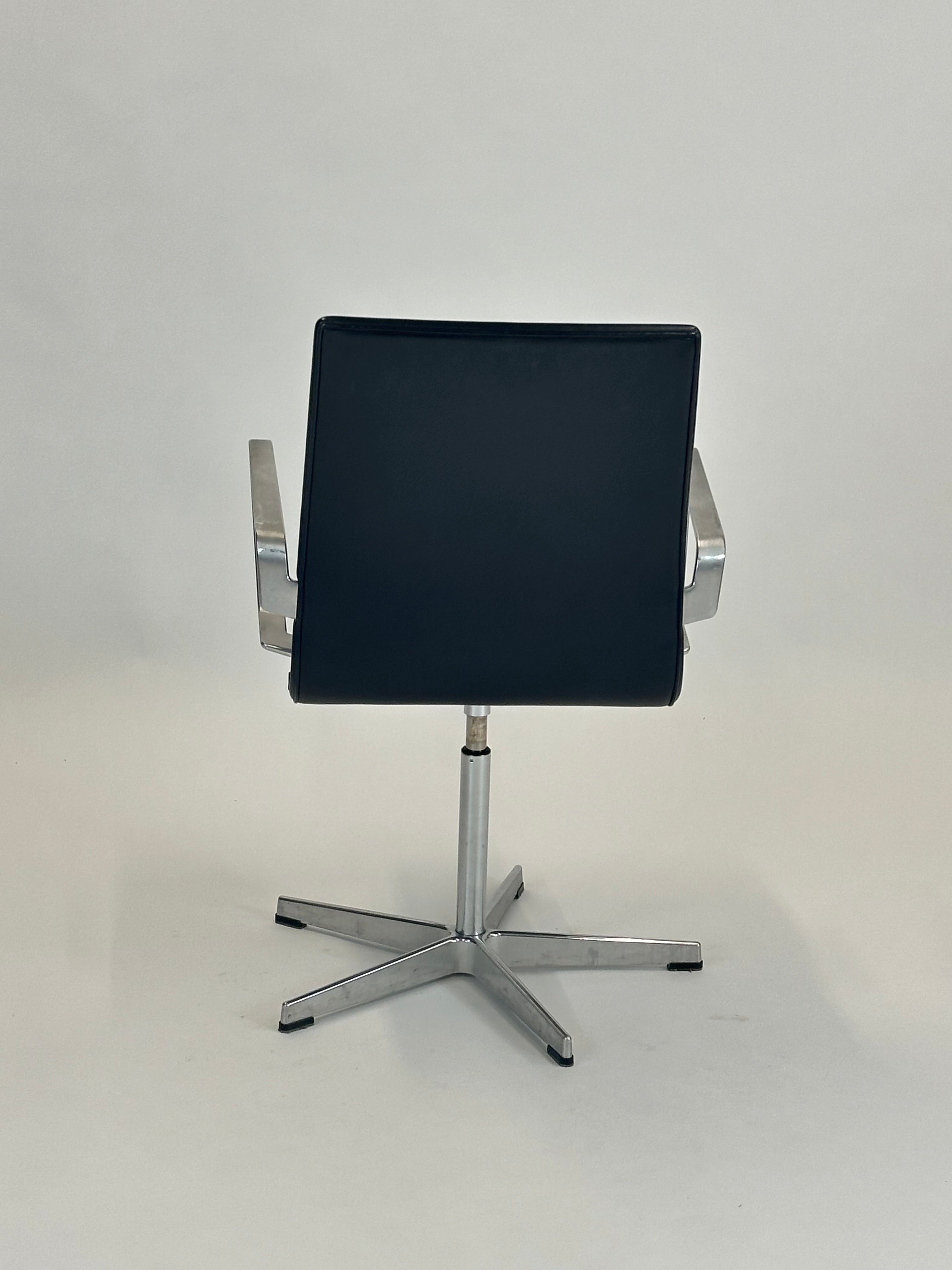 Oxford 3271T Mødestol - Fritz Hansen (Sort)