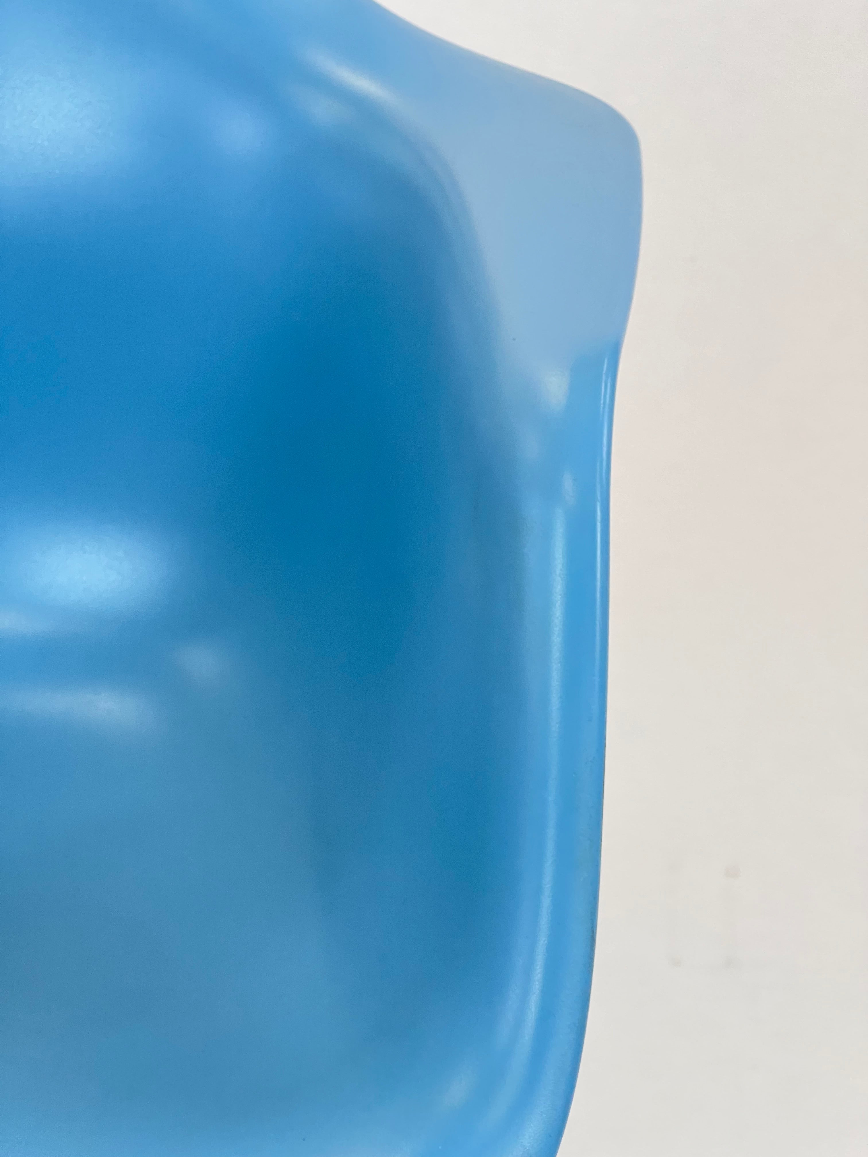 Sæt af to Vitra Eames Plastic Armchairs RAR