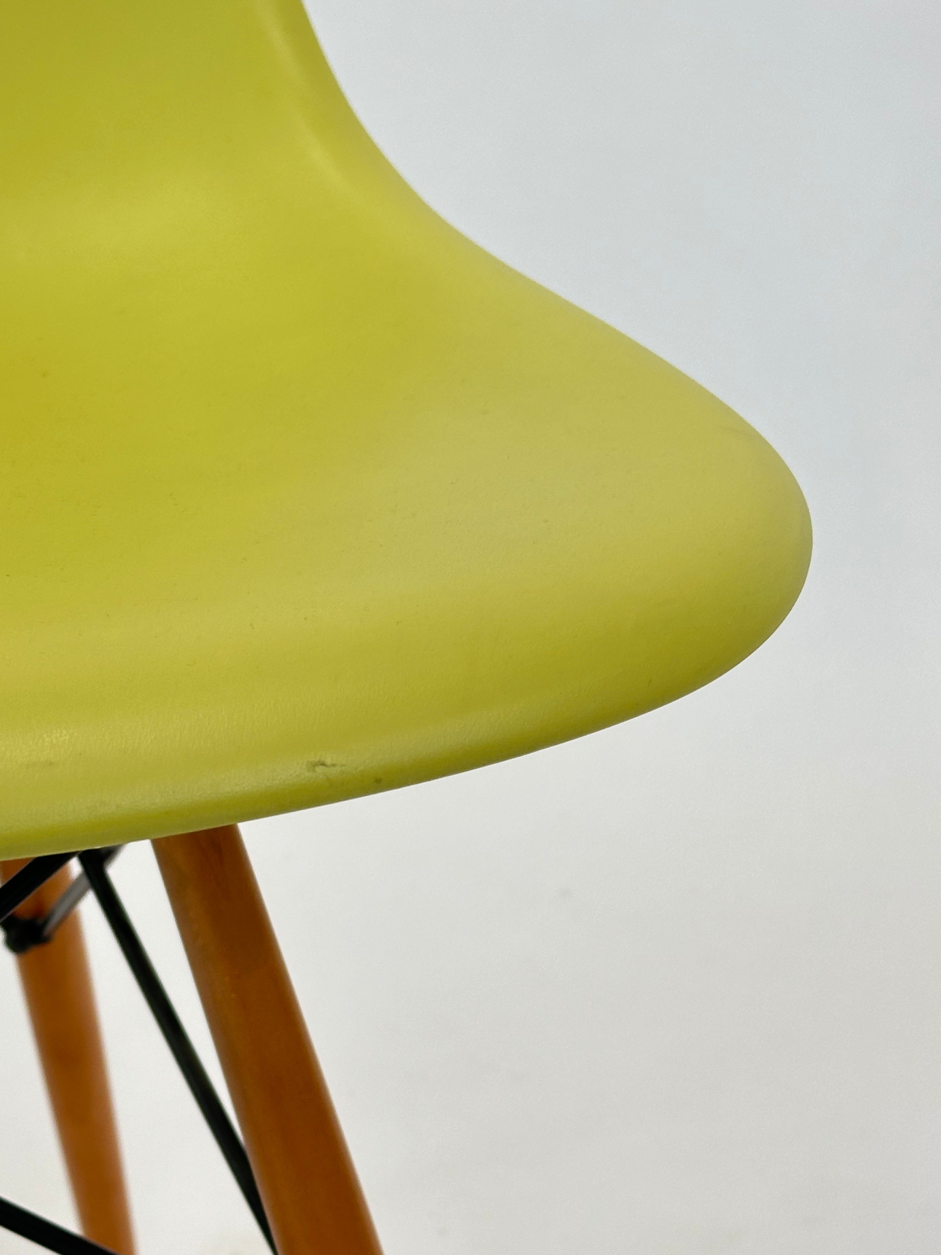Vitra Eames DSW Stol (Citron RE)