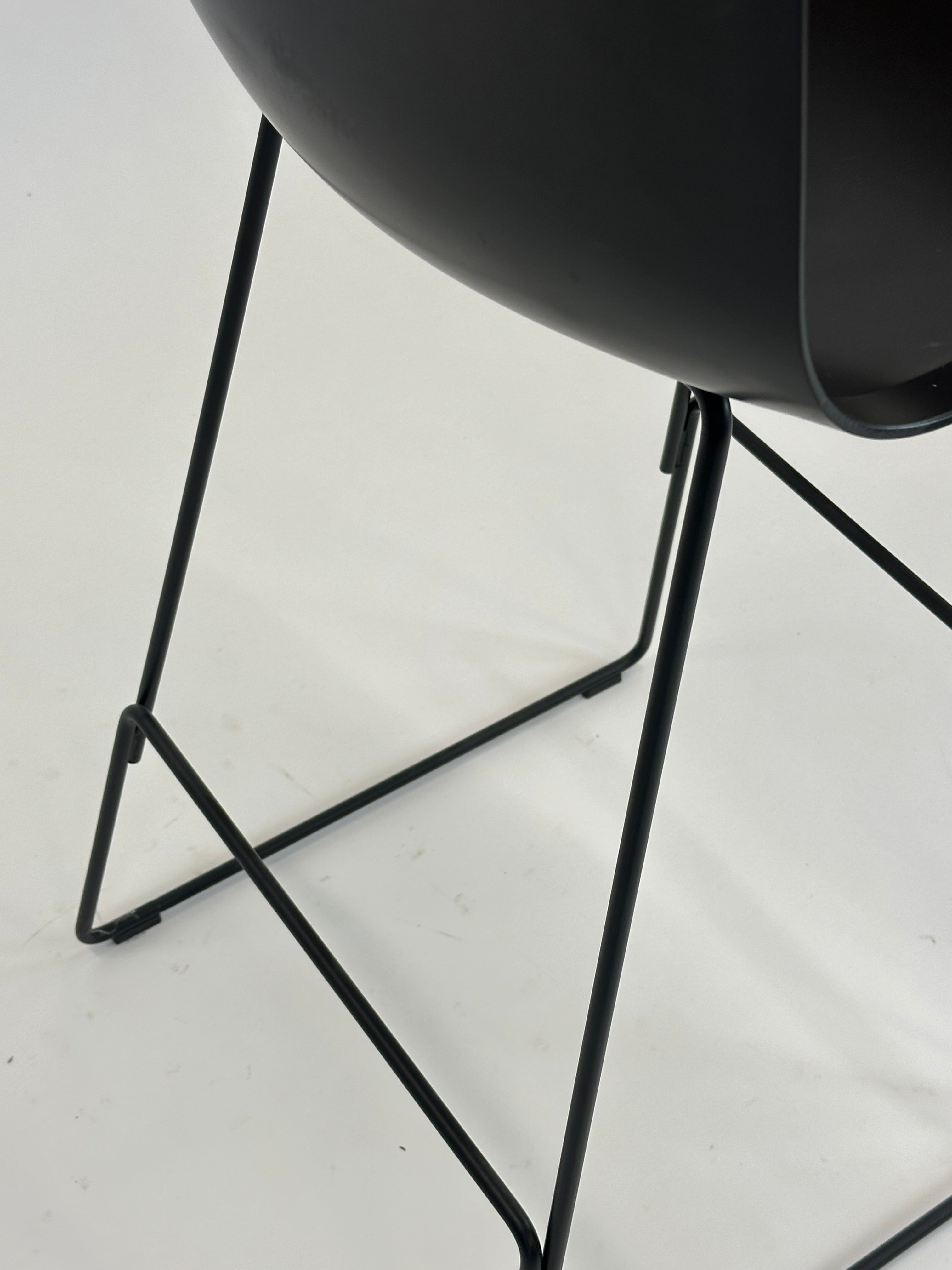 Pato Sledge Barstool (Sort) fra Fredericia Furniture