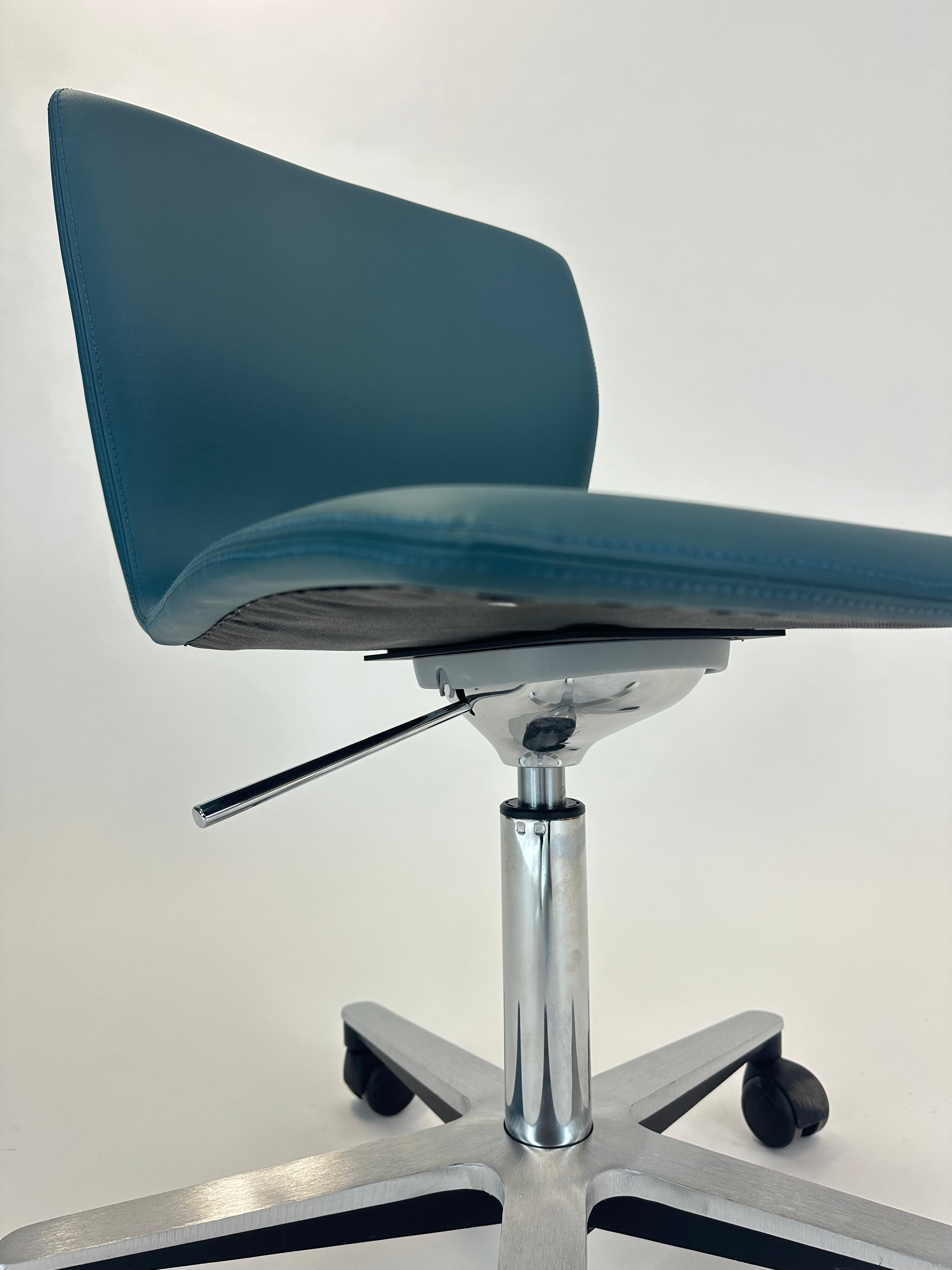 Butterfly swivel fra Magnus Olesen (Petrol)