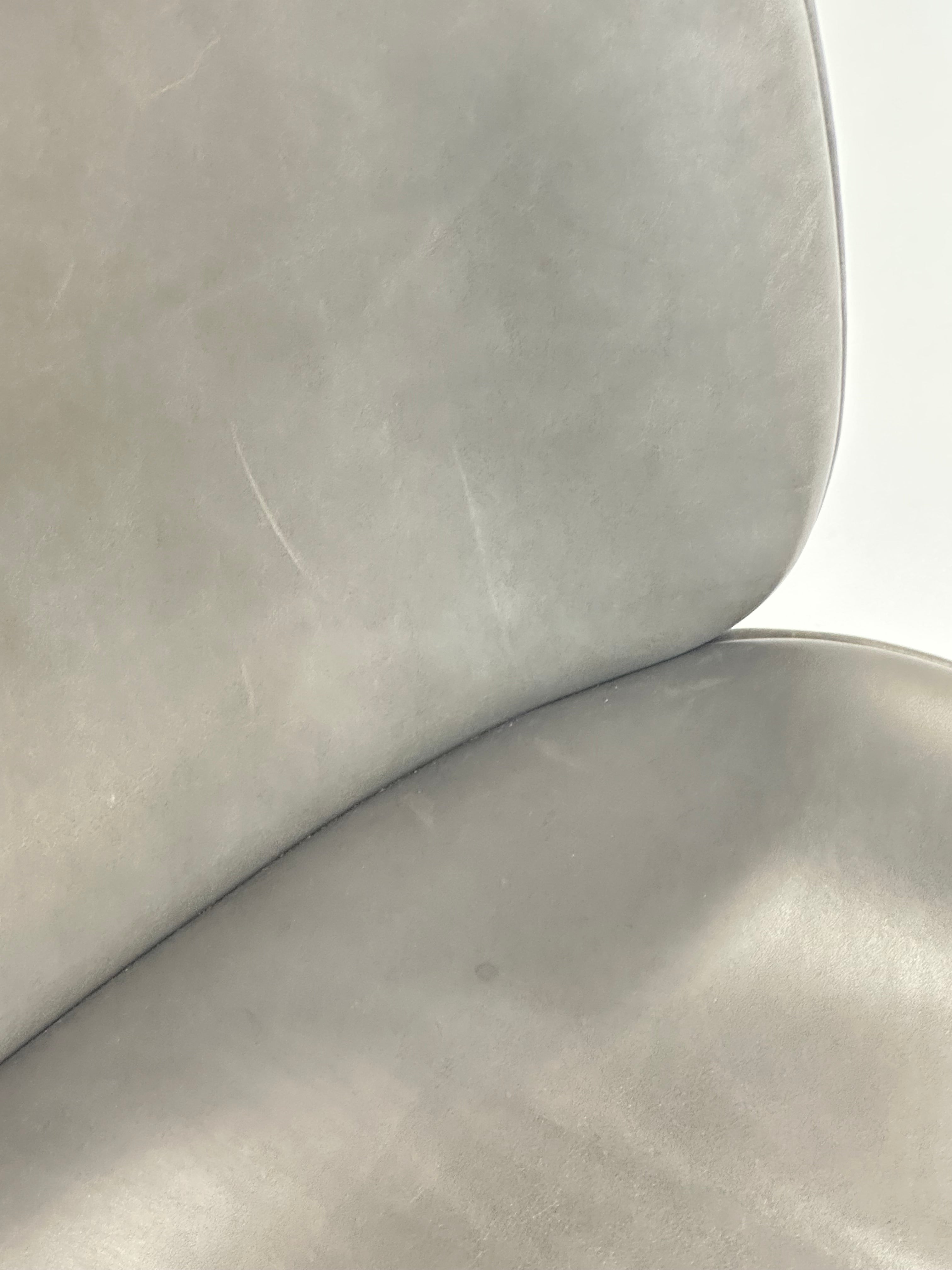 GUBI | Beetle Meeting Chair (Grå)