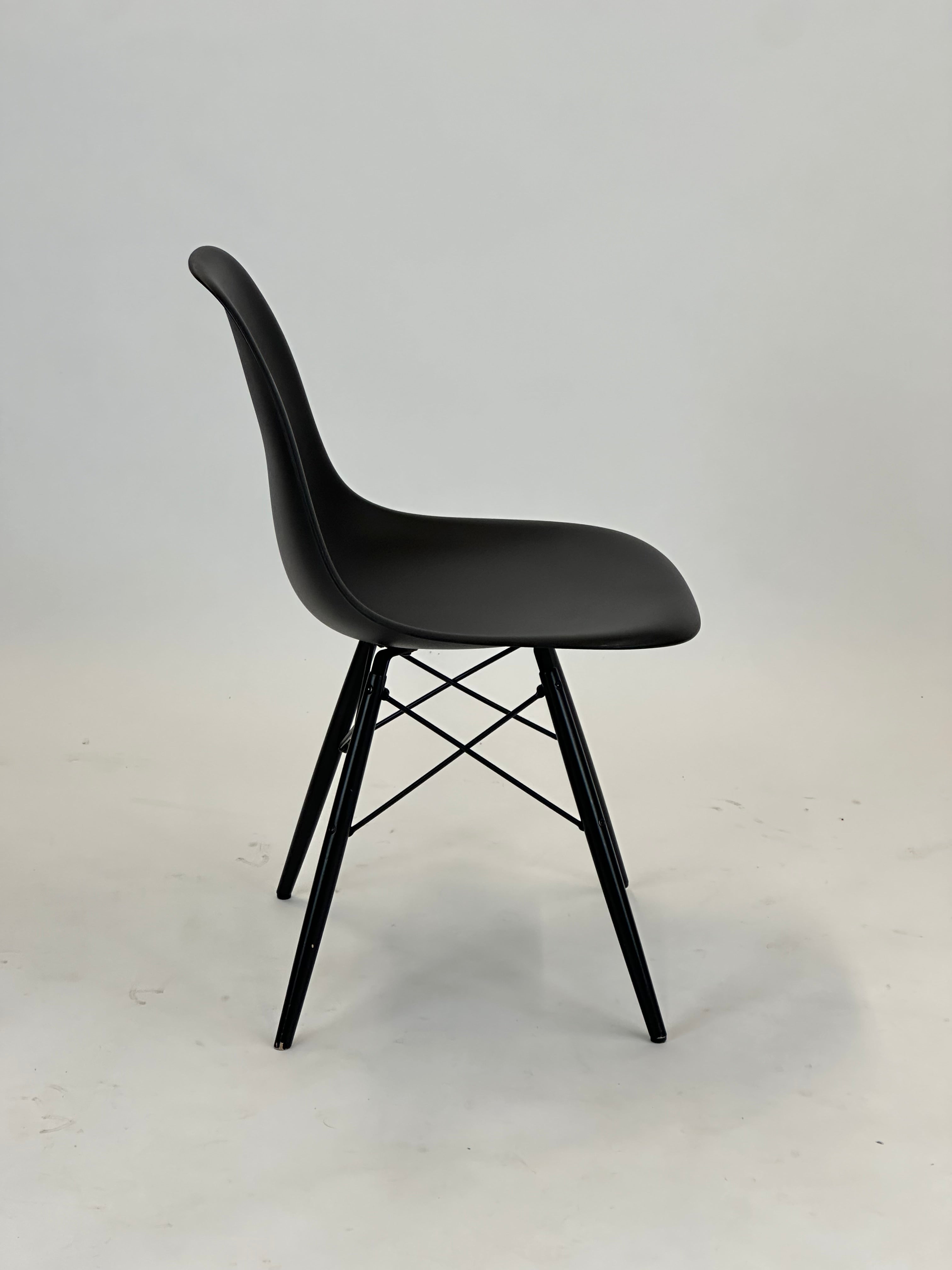 Eames Plastic Side Chair DSW - Vitra