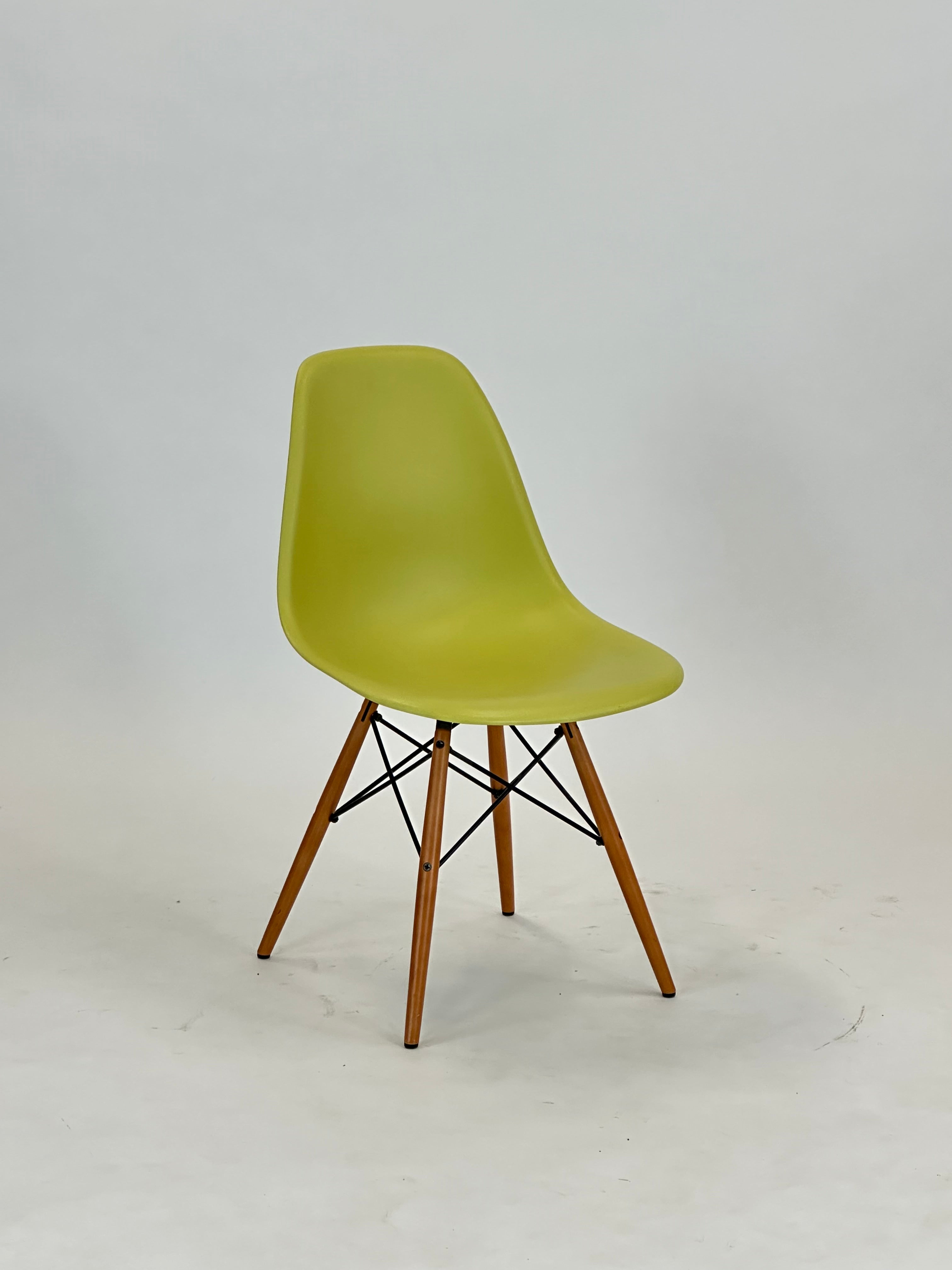 Vitra Eames DSW Stol (Citron RE)