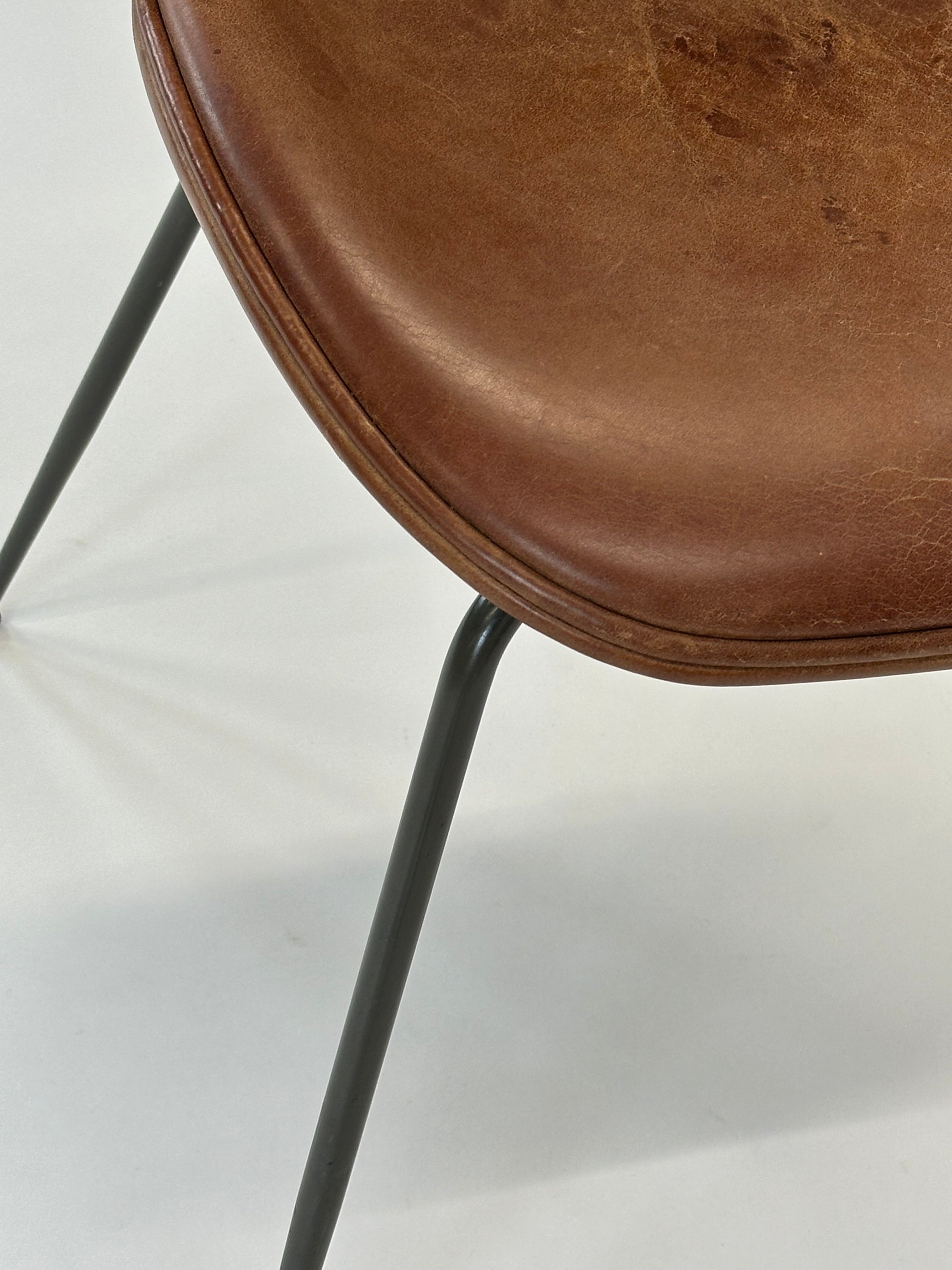 GUBI | Beetle Chair (Brun)