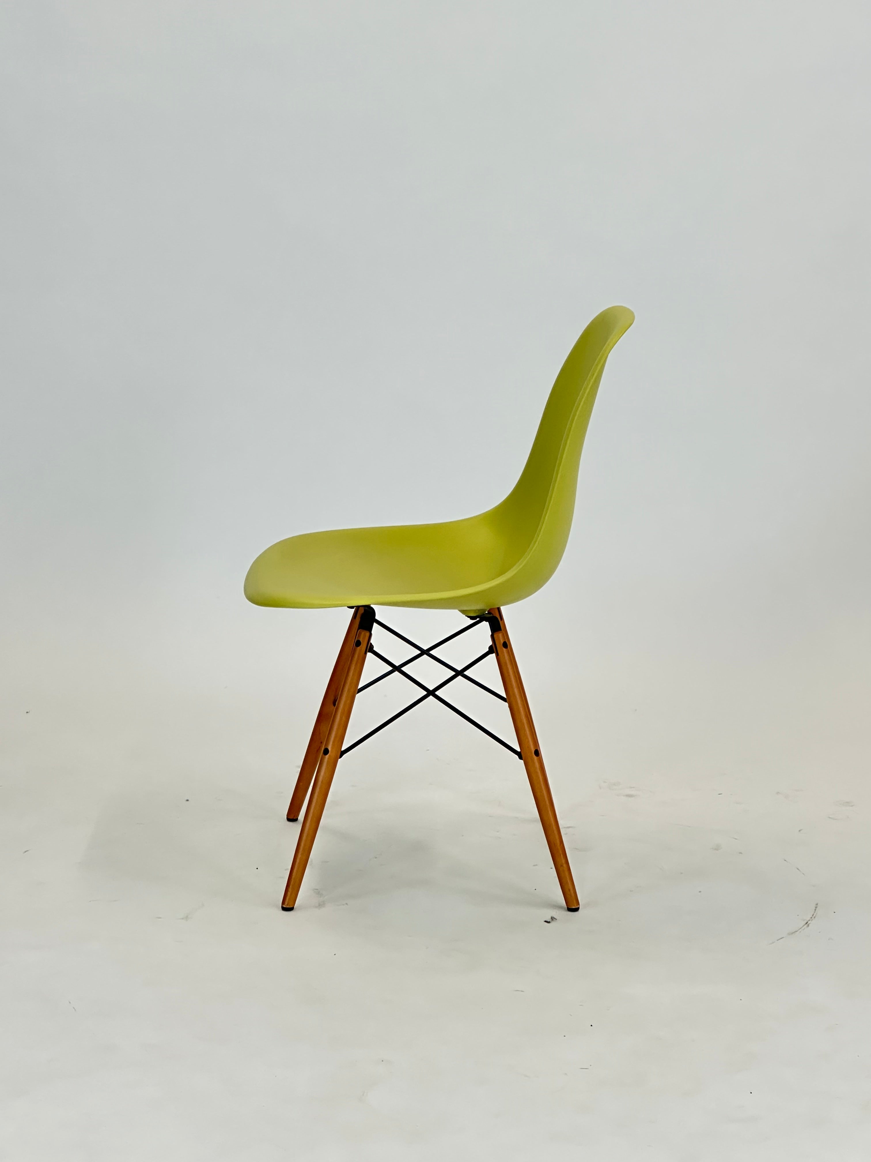 Vitra Eames DSW Stol (Citron RE)