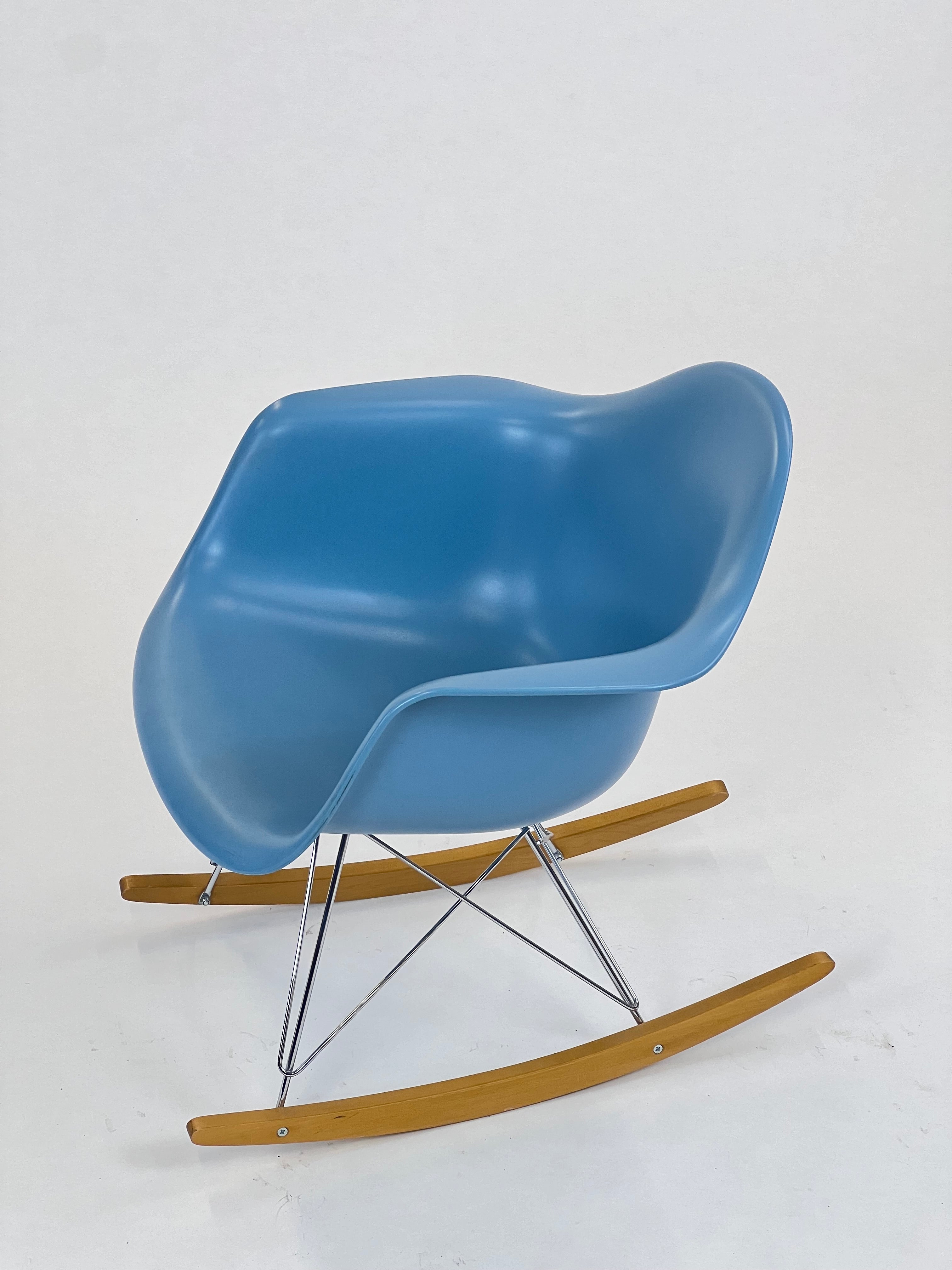 Sæt af to Vitra Eames Plastic Armchairs RAR
