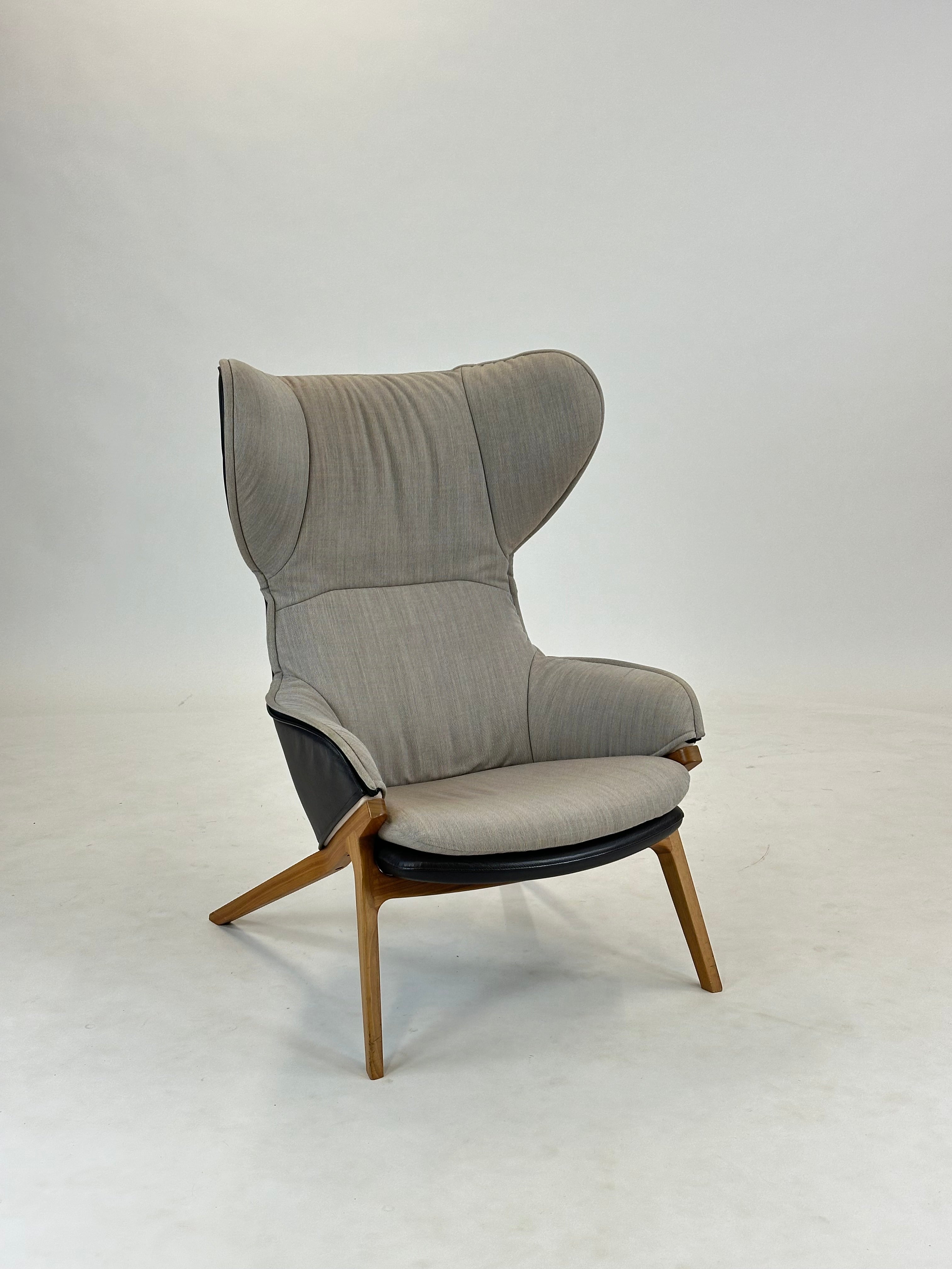 P22 Wingback Lounge Chair - Cassina