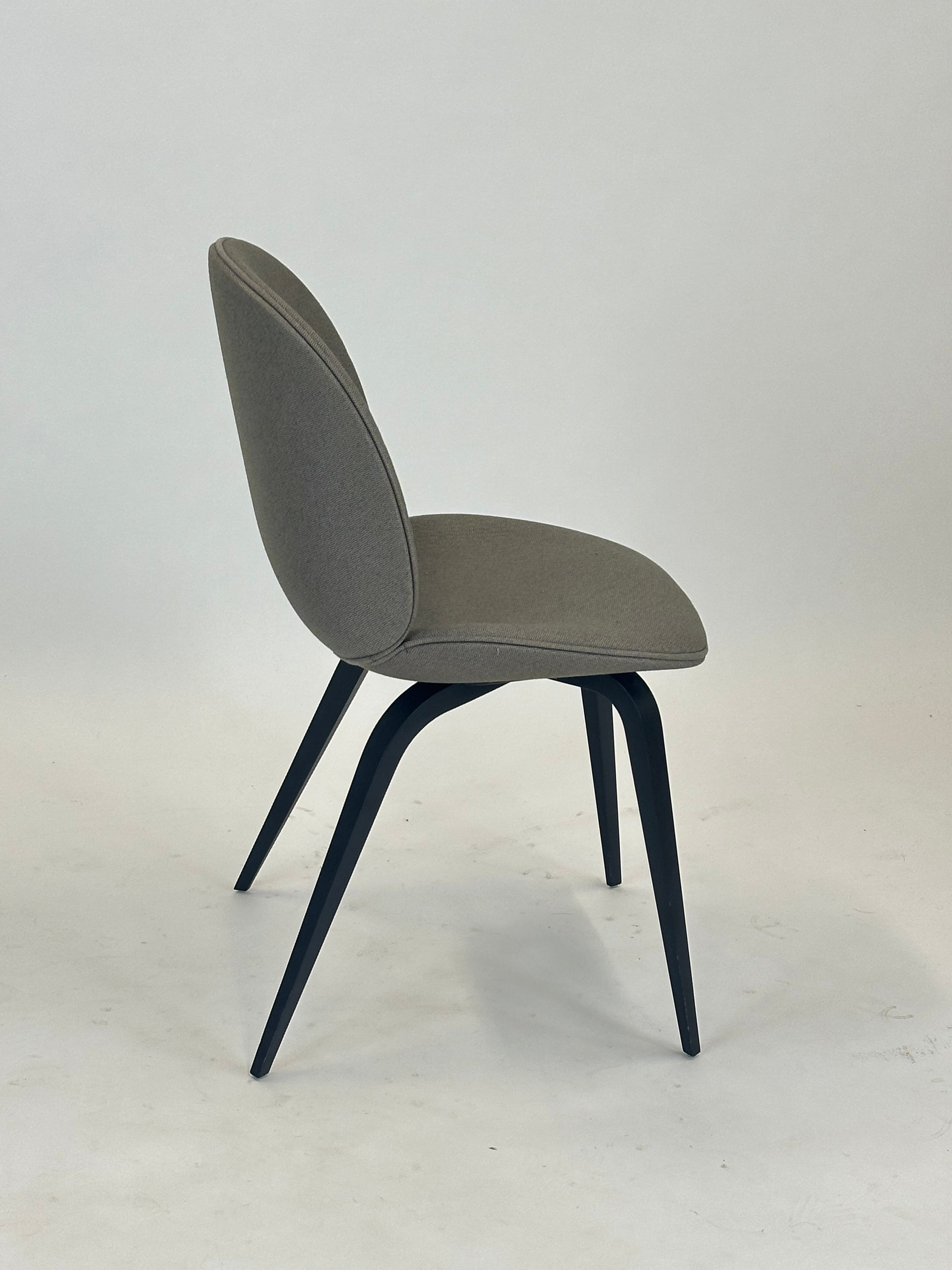 GUBI | Beetle Chair (Lysegrå)