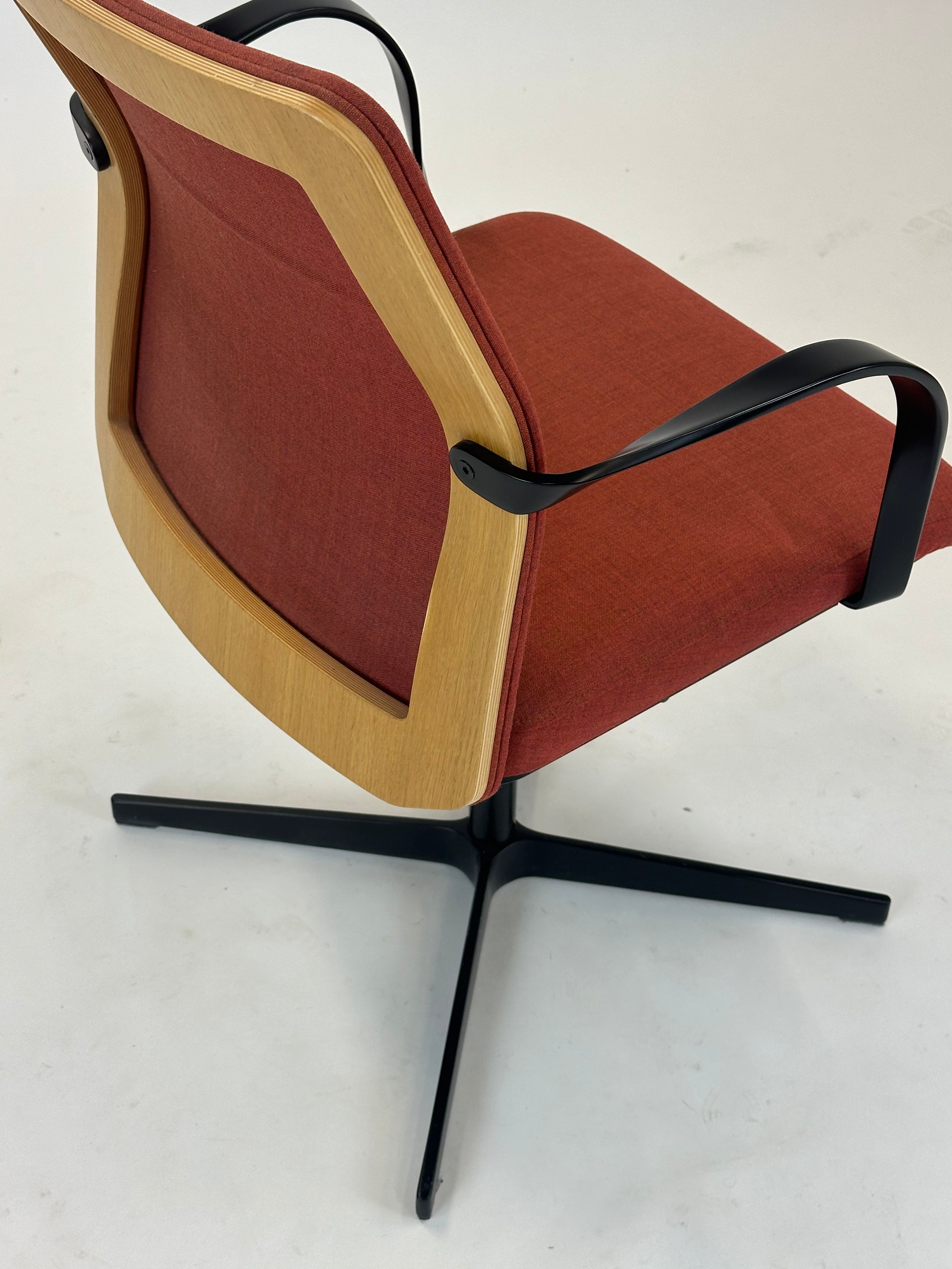 Howe | MN1 Mødestol (Rød)