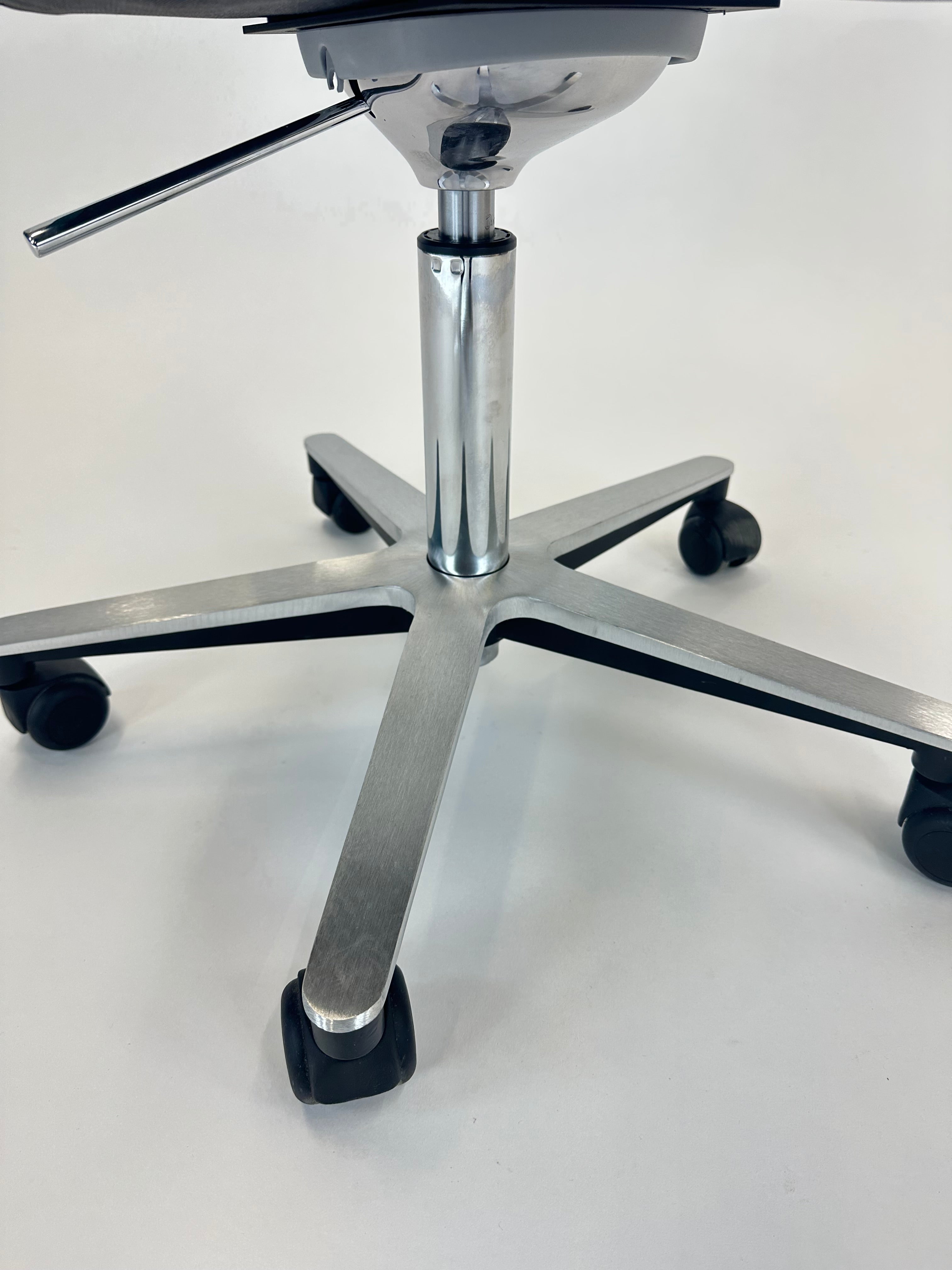 Butterfly swivel fra Magnus Olesen (Petrol)