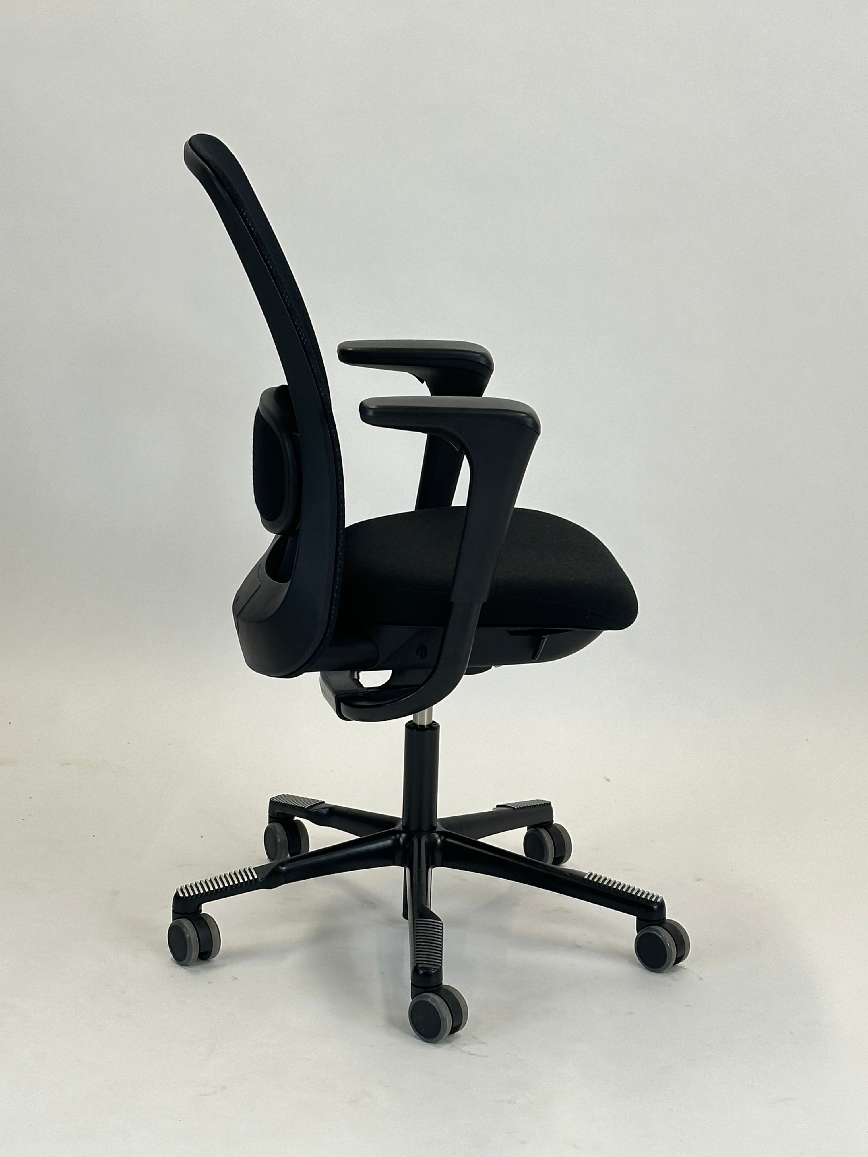 HÅG Sofi 7500 Kontorstol - 150mm - (Sort m. armlæn)
