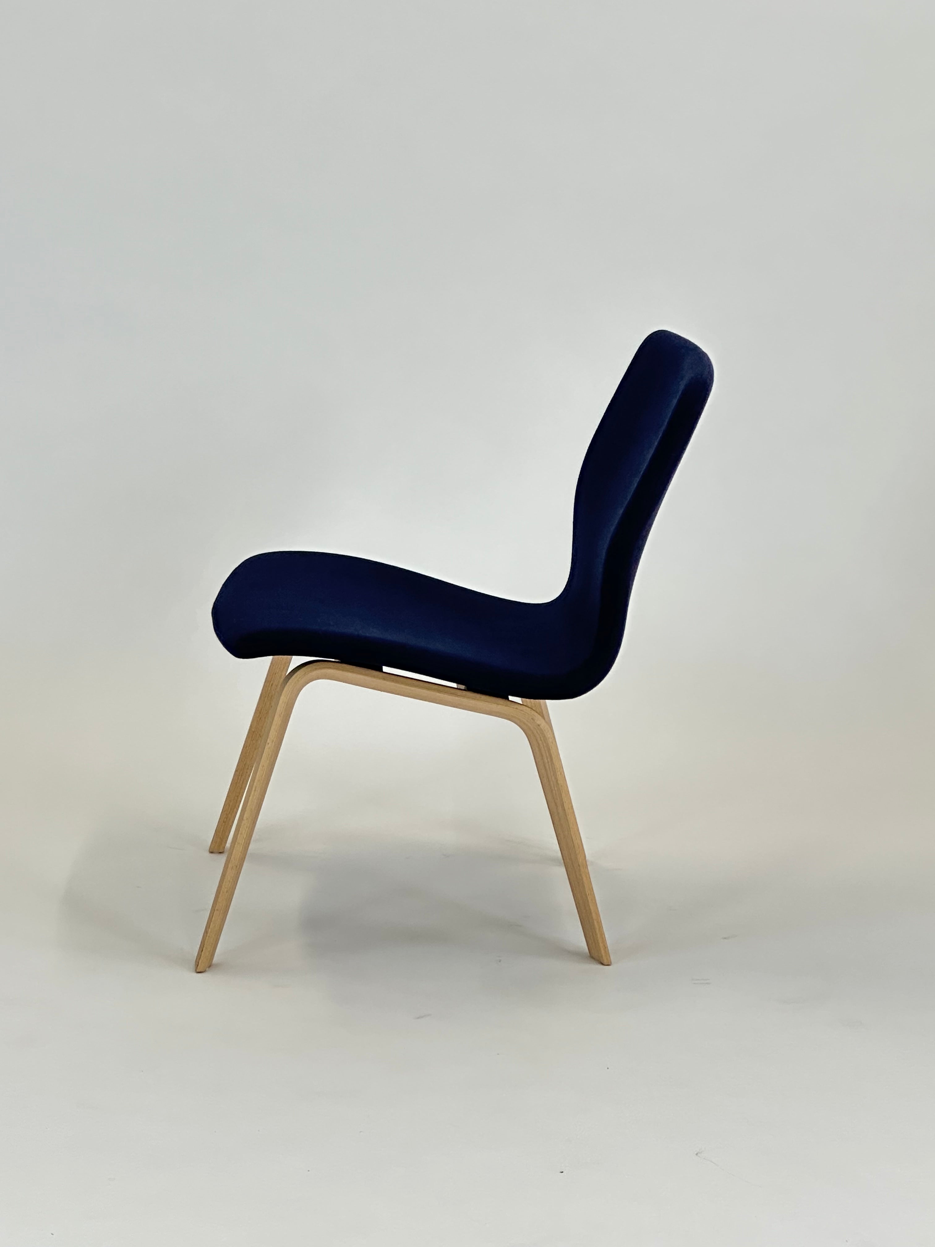 Butterfly lounge (Dark navy) fra Magnus Olesen