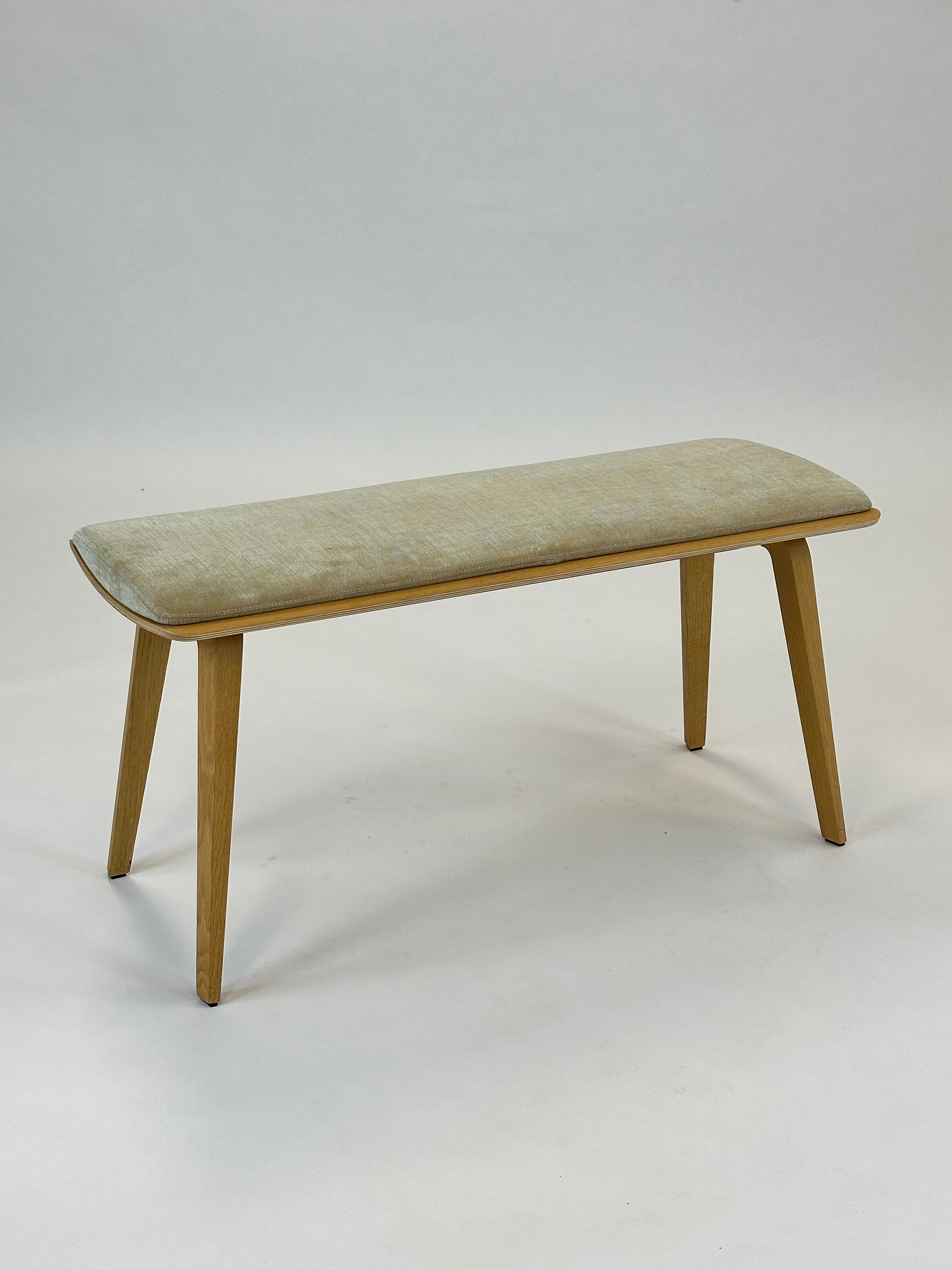 Elegant Bænk i Egetræ m. Sædepolstring