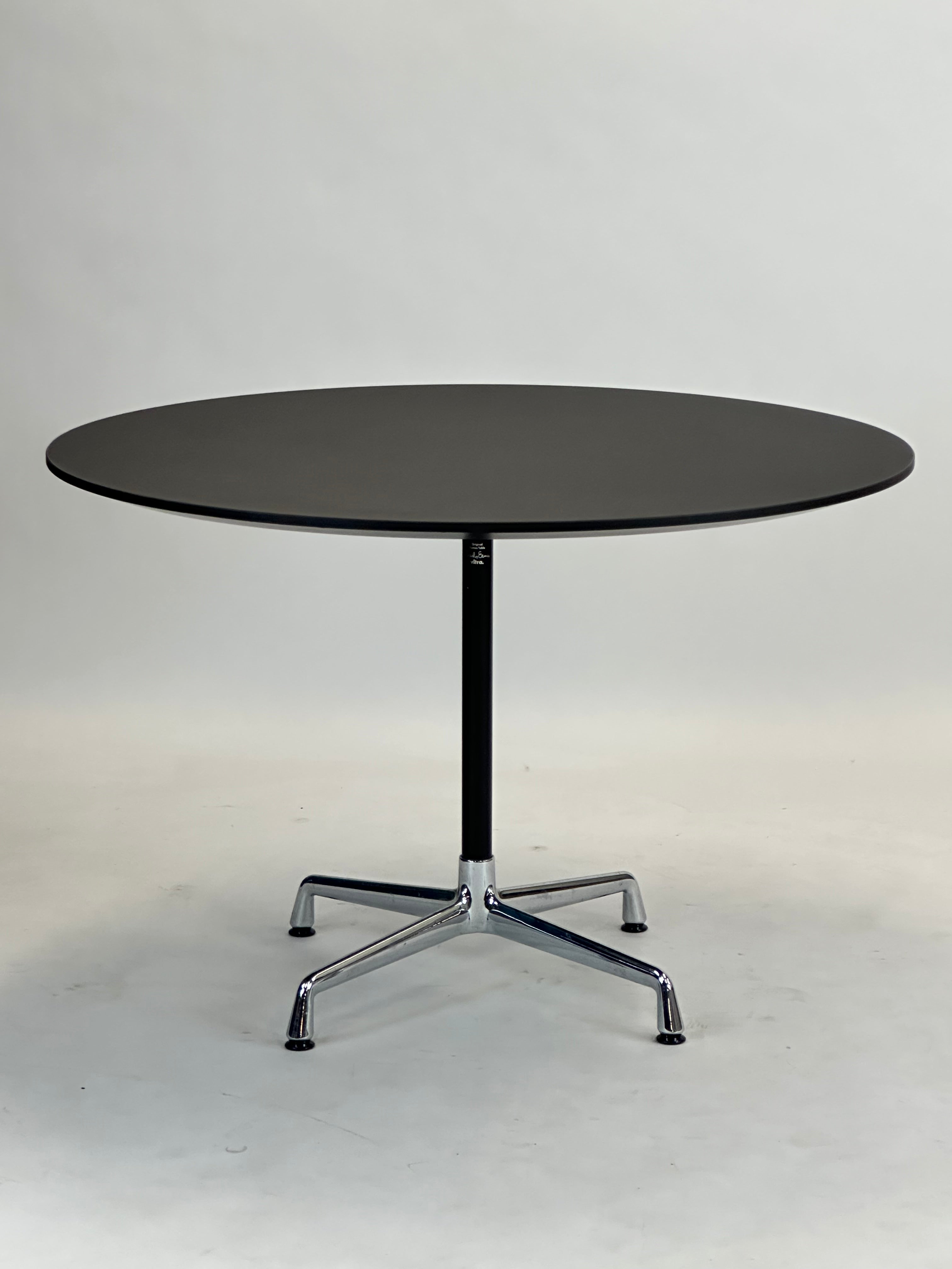 Vitra Eames Round Table