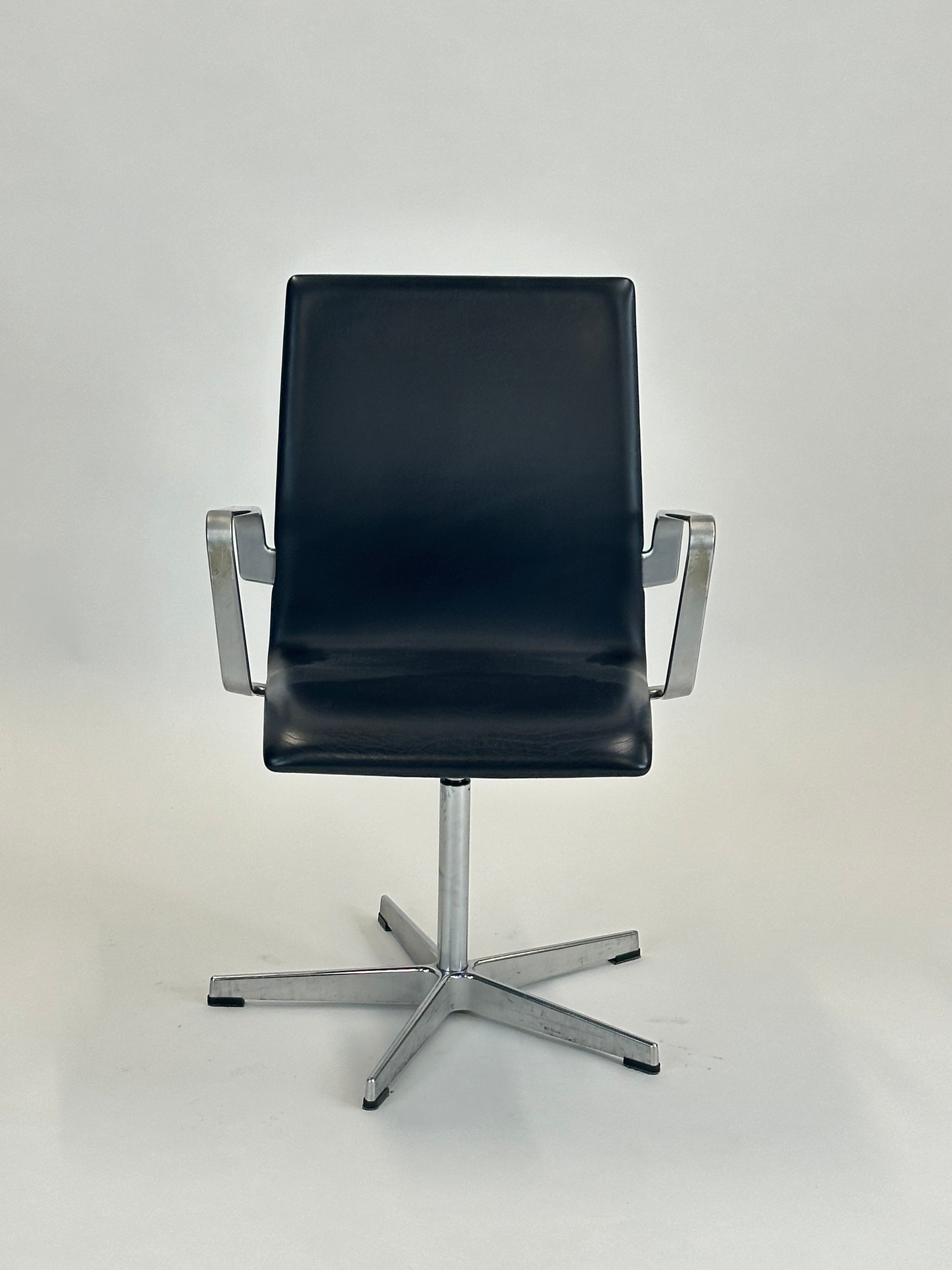 Oxford 3271T Mødestol - Fritz Hansen (Sort)