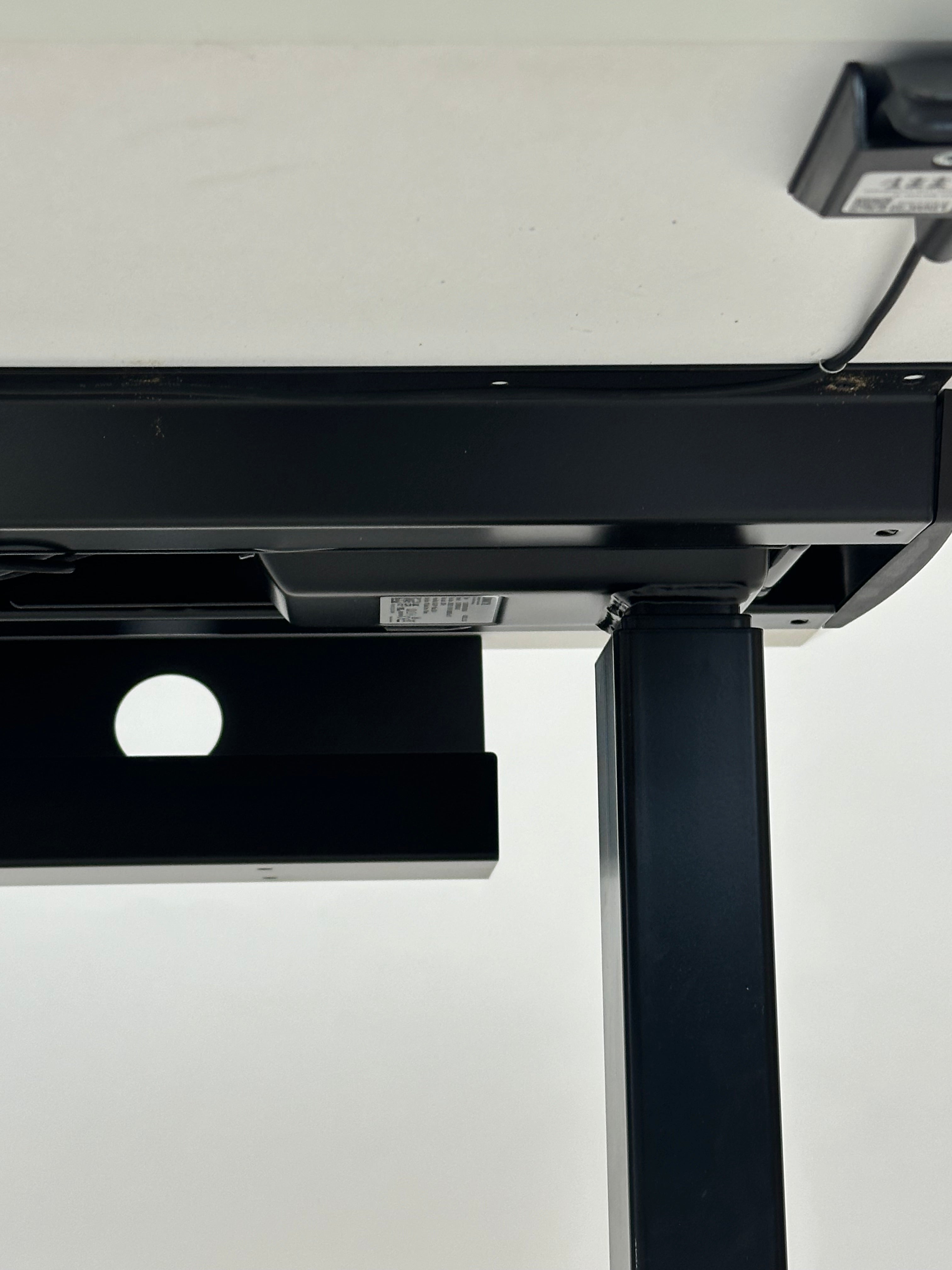 Hæve-/sænkebord 140x80 (m. faset kant) - Linak