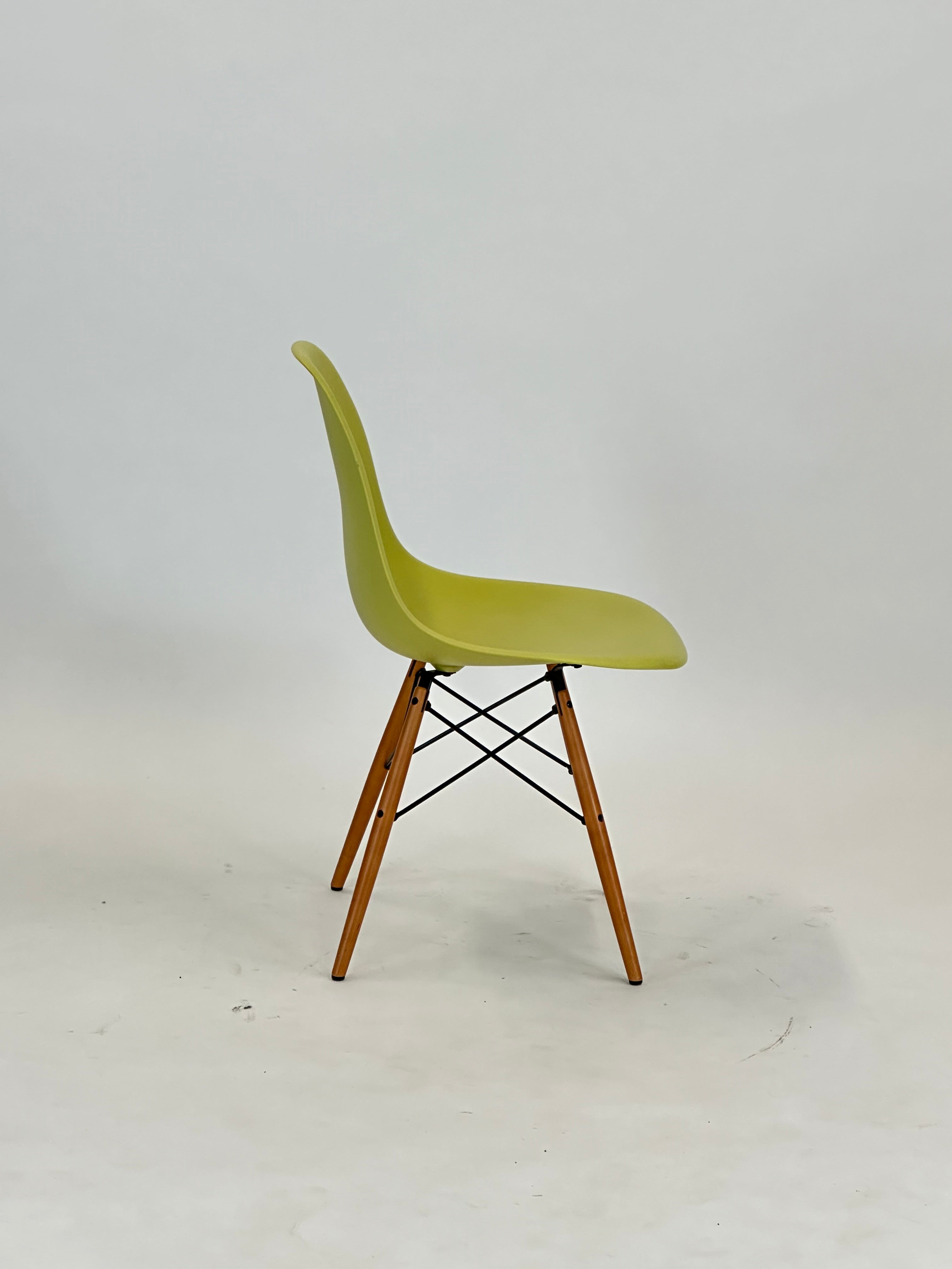 Vitra Eames DSW Stol (Citron RE)