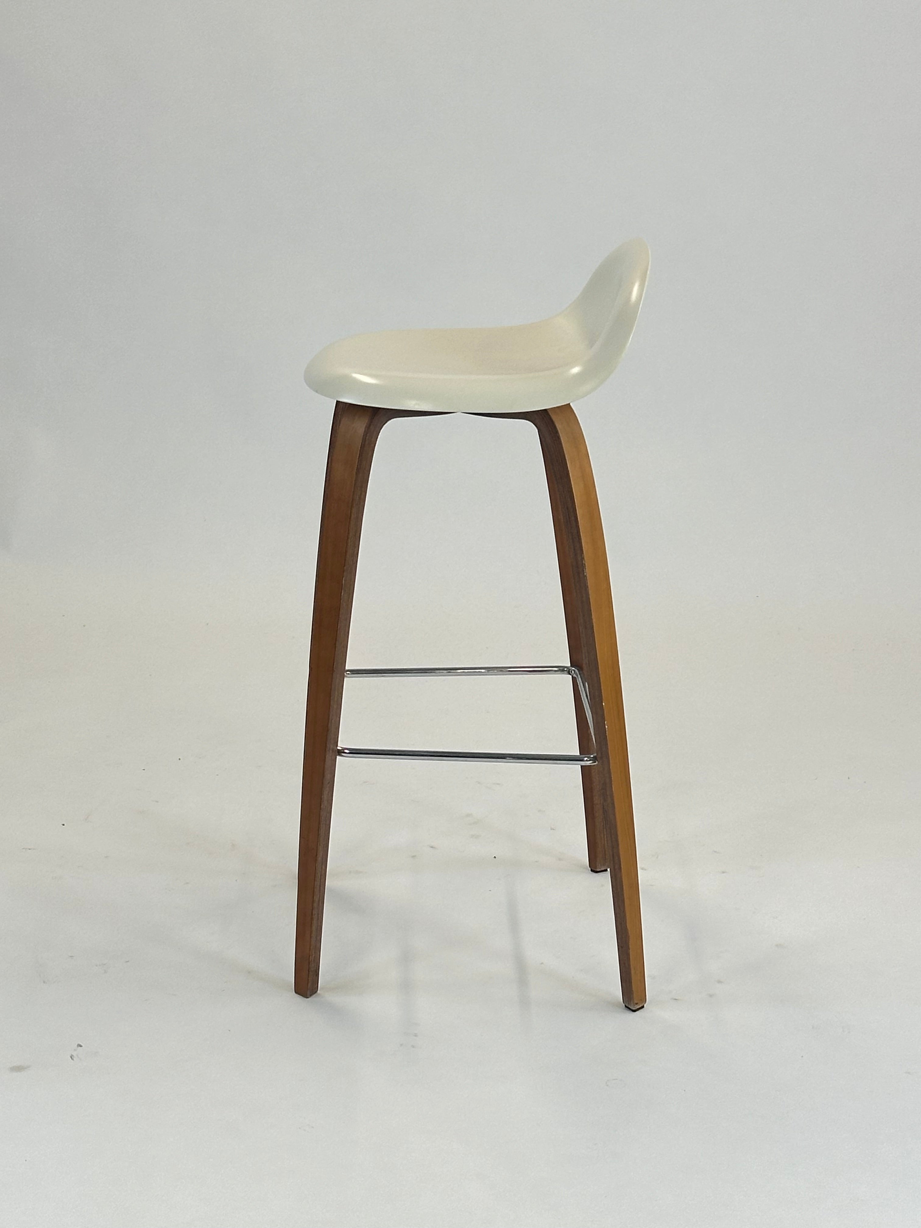 GUBI | 3D Bar Stool (Hvid)