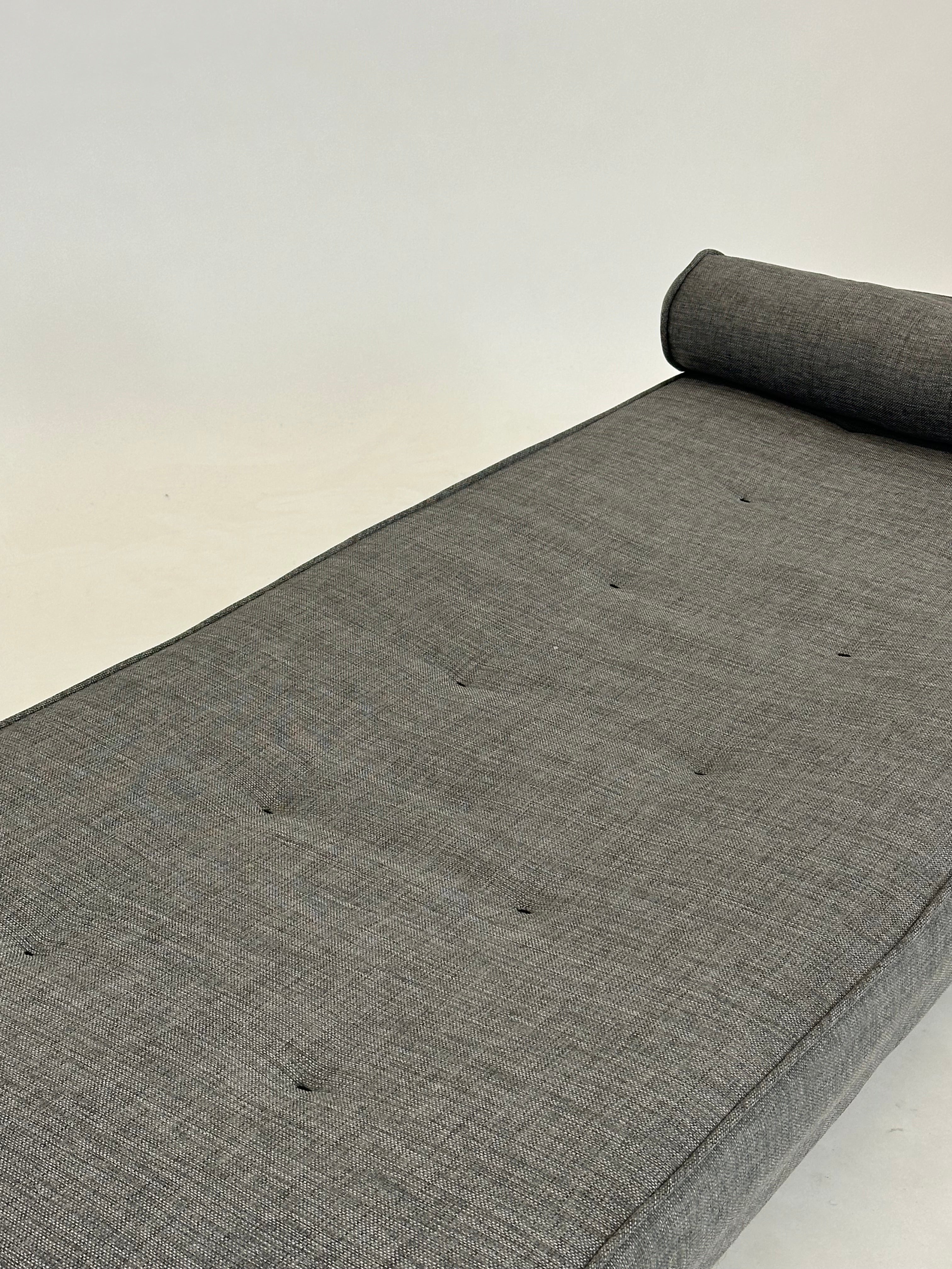 Moderne Briks med Cylinderpude