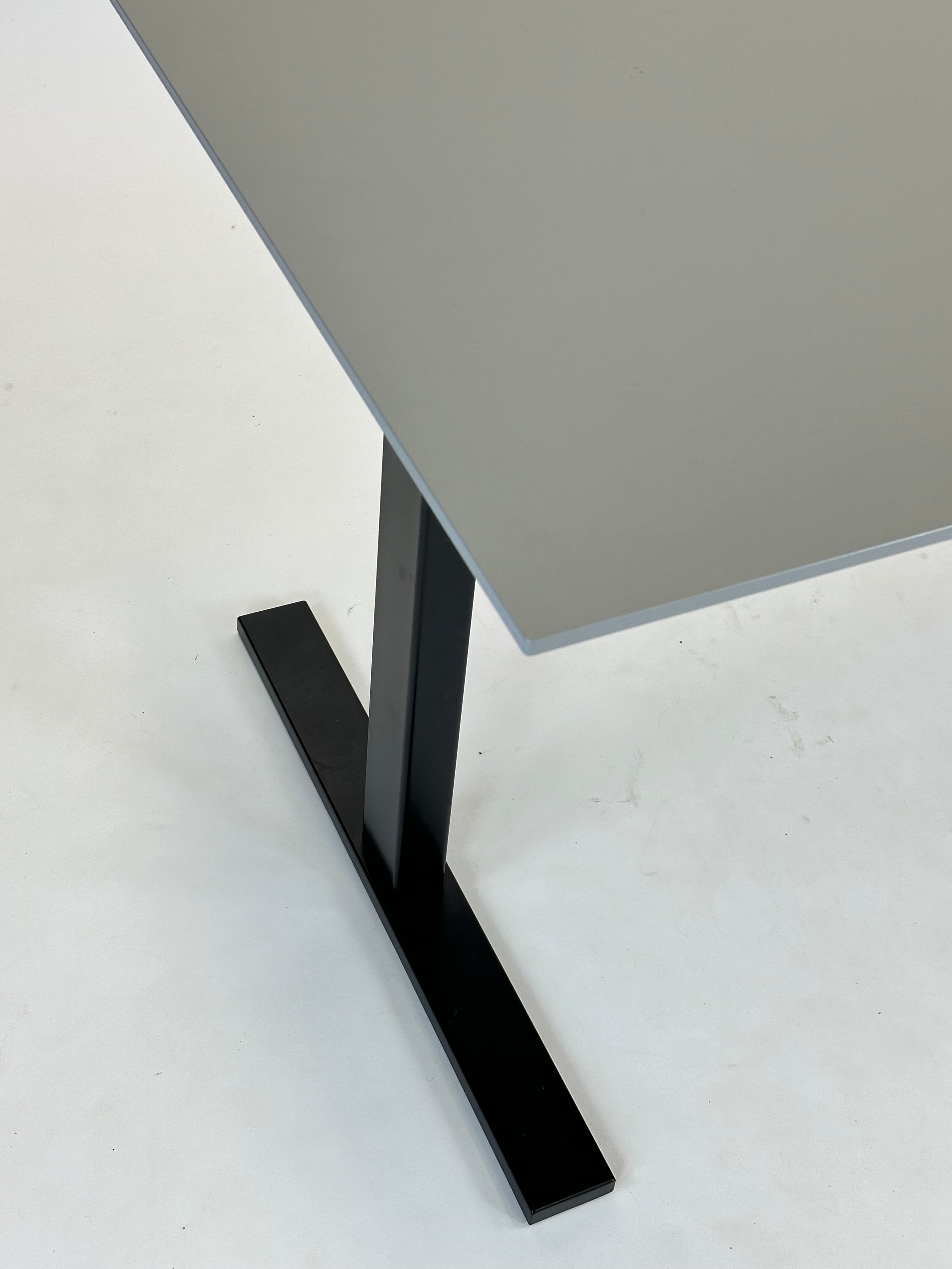 Mødebord med Manuel Hæve-/sænkefunktion