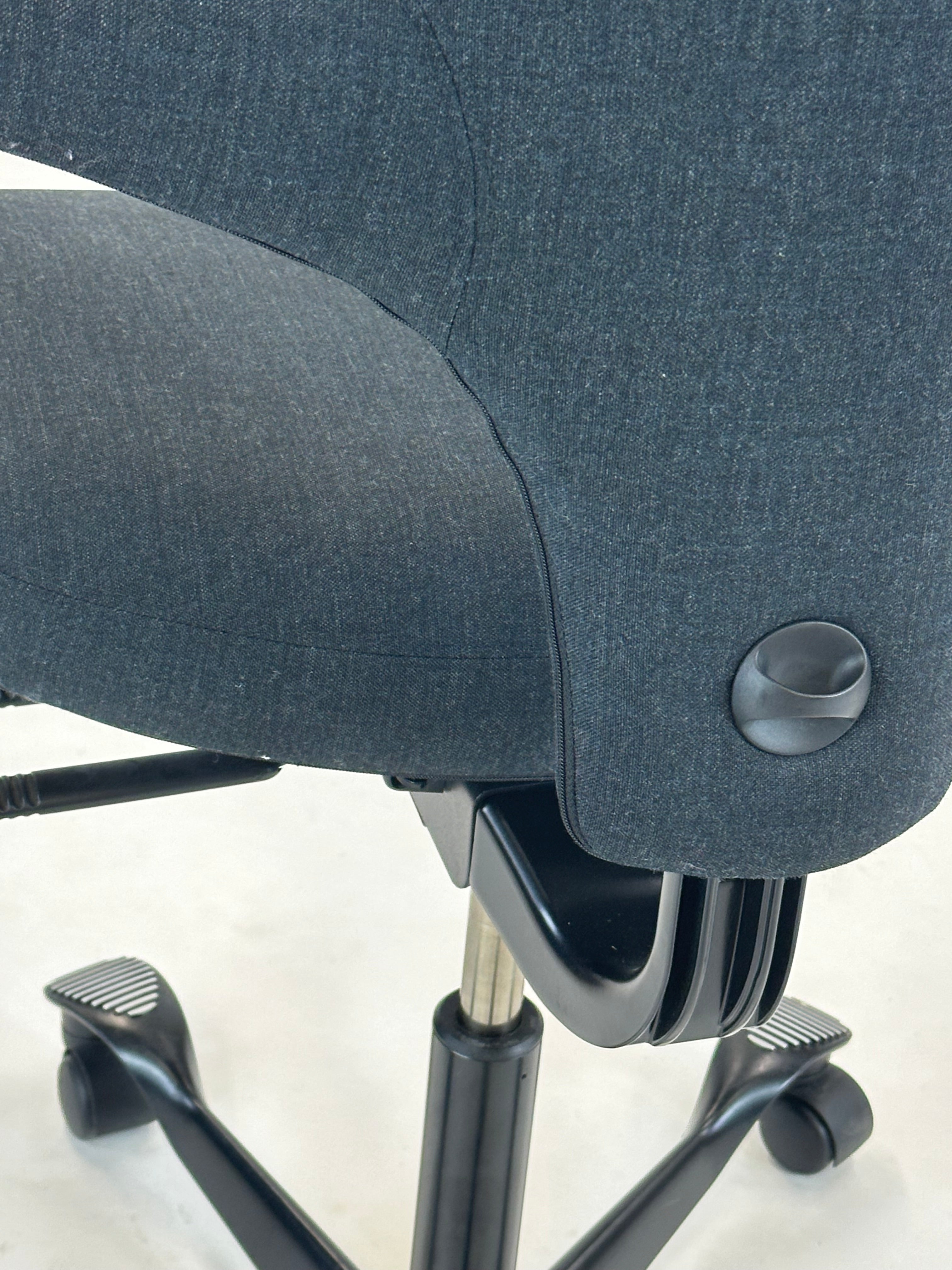 HÅG Capisco 8126 - 200mm (Mørkegrå)