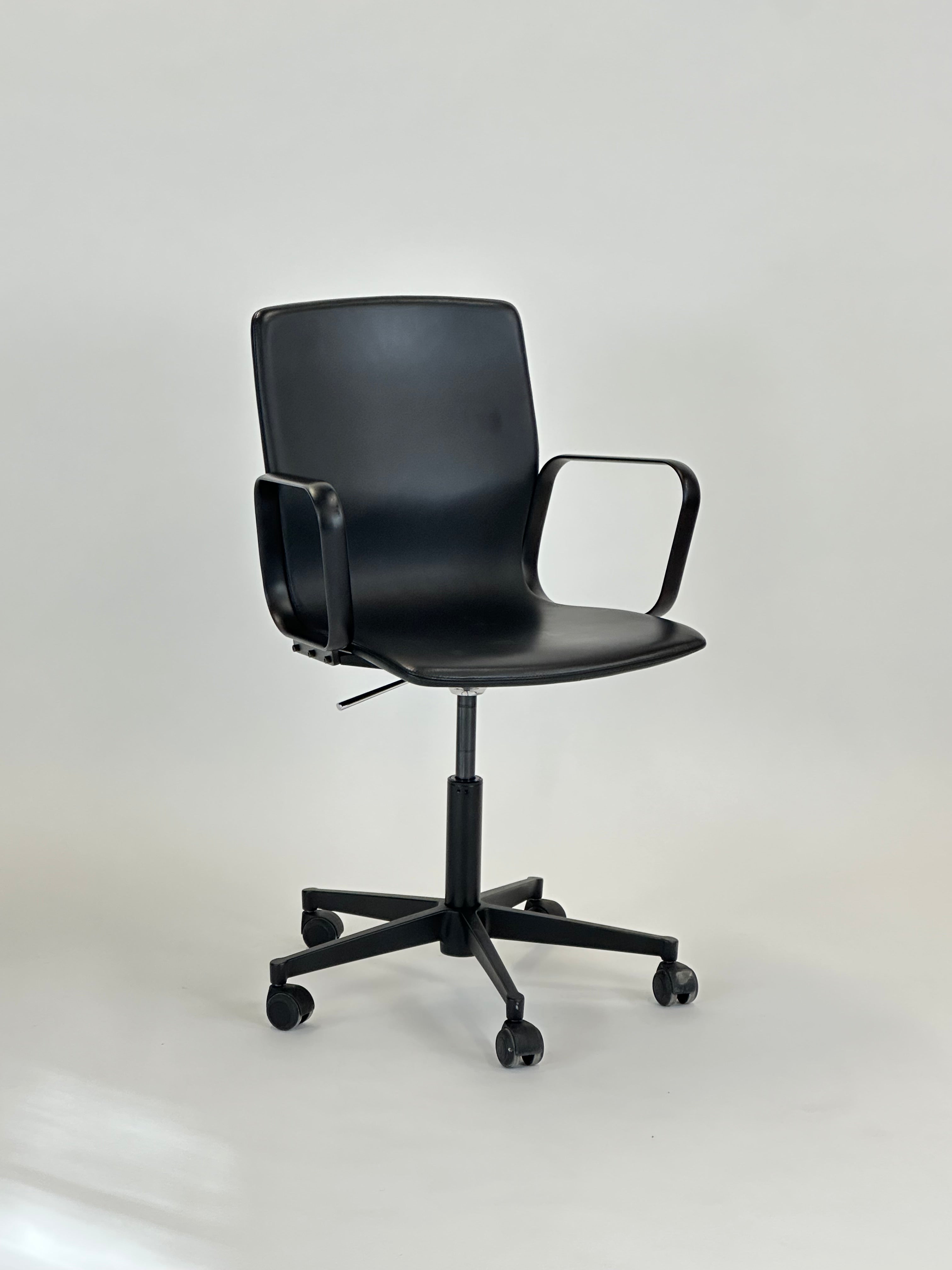 Butterfly Swivel High fra Magnus Olesen (Sorte hjul)