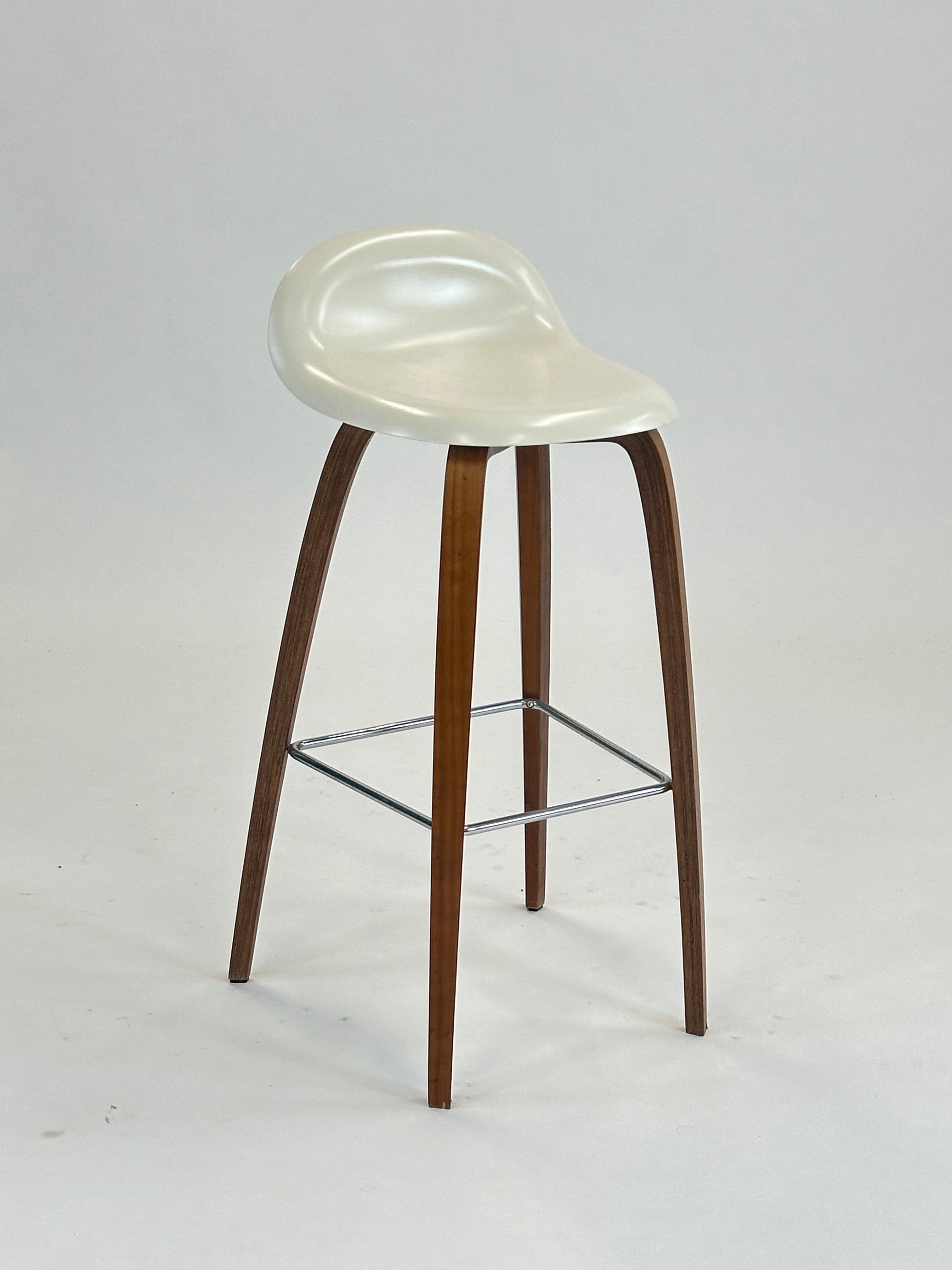 GUBI | 3D Bar Stool (Hvid)