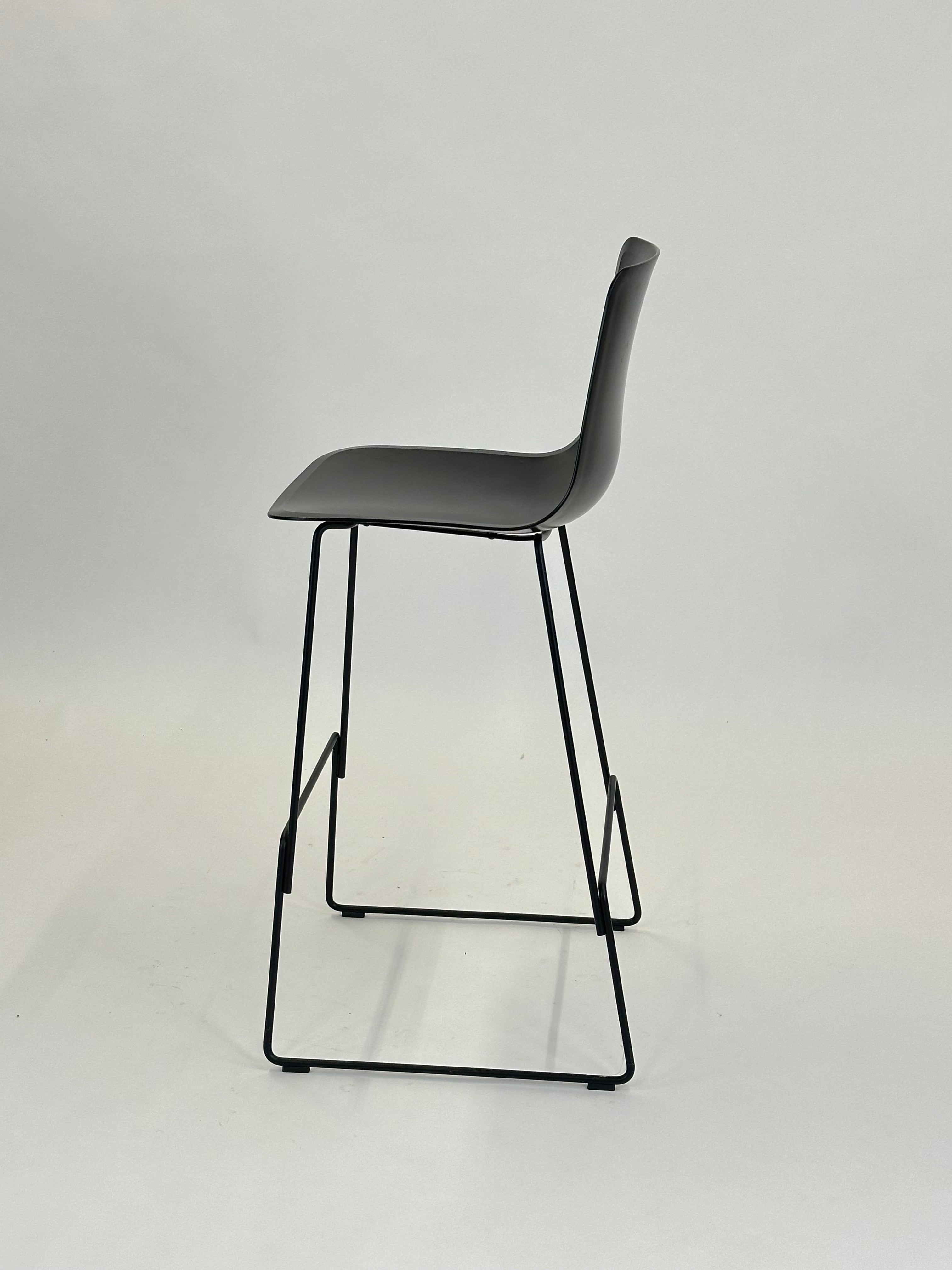 Pato Sledge Barstool (Sort) fra Fredericia Furniture