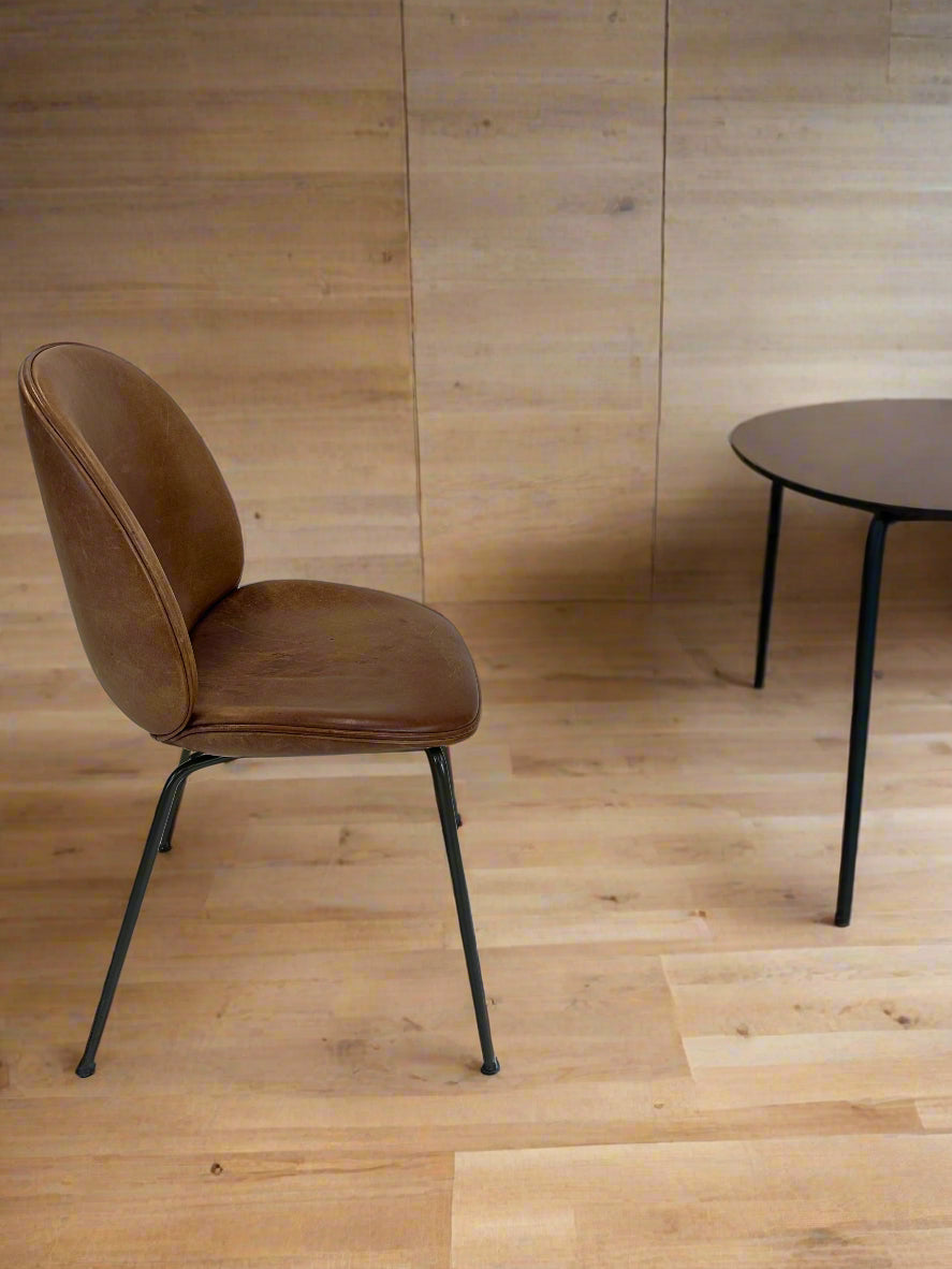 GUBI | Beetle Chair (Brun)
