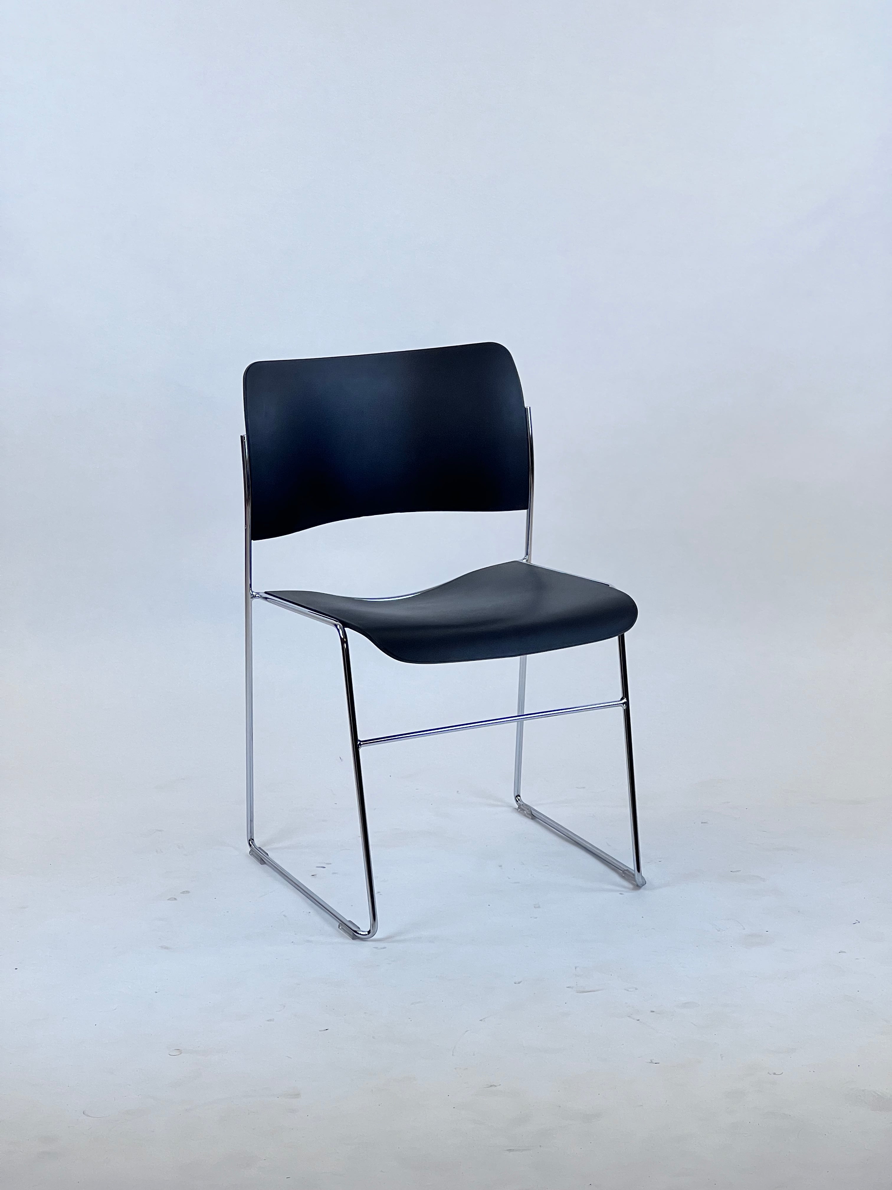 Contemporary visitor chair 40/4