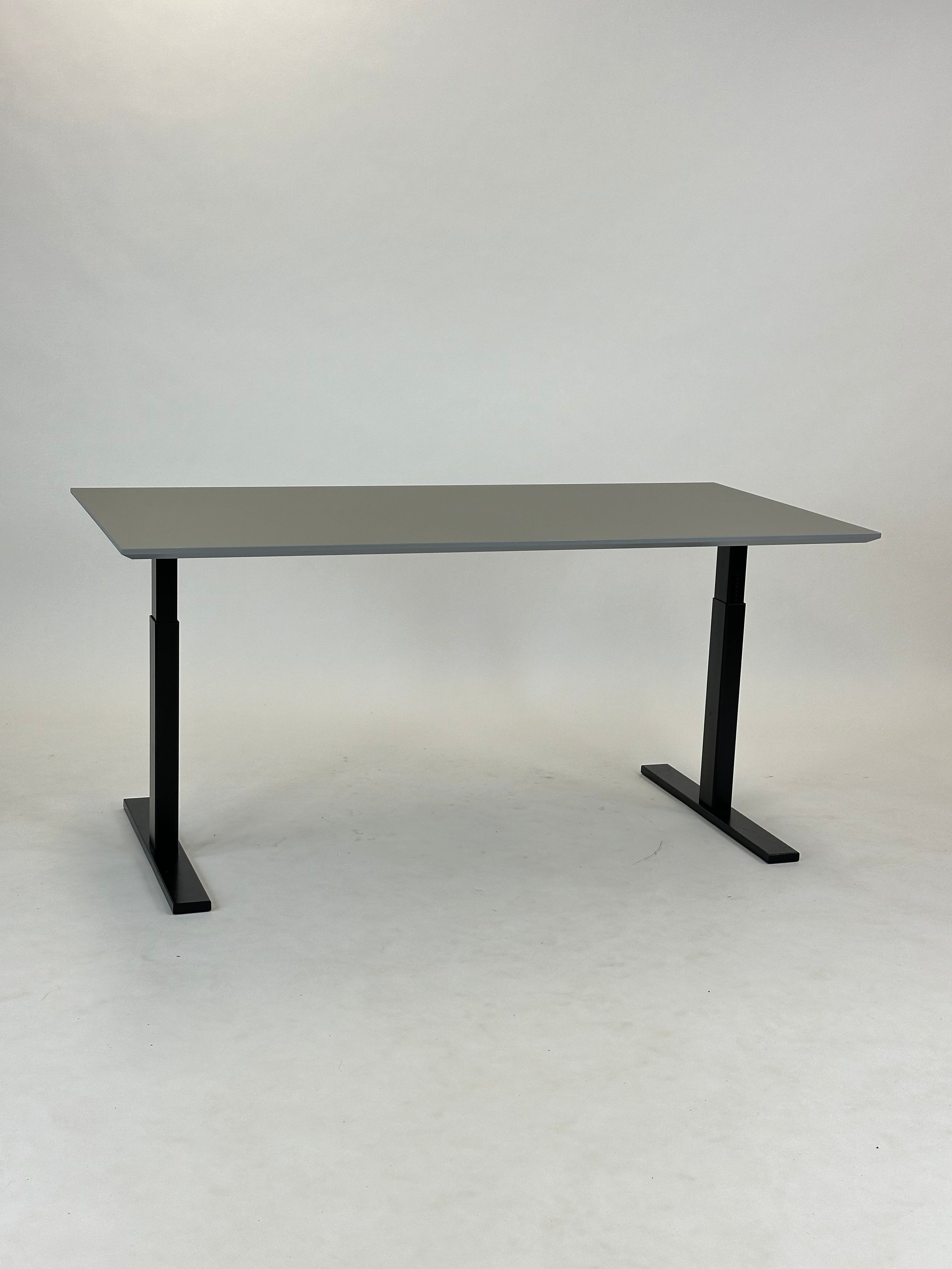 Mødebord med Manuel Hæve-/sænkefunktion