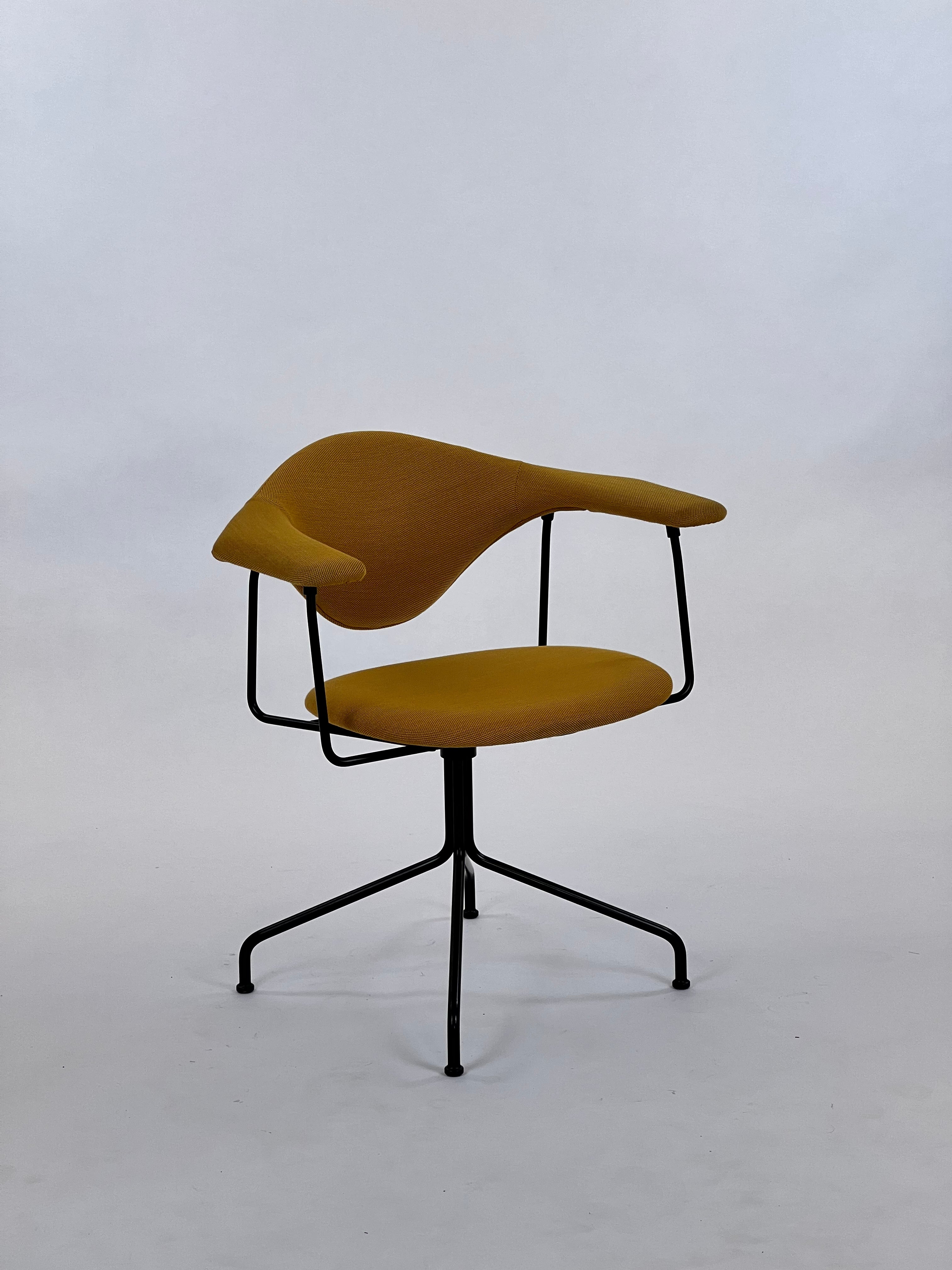 GUBI | Masculo Meeting Chair