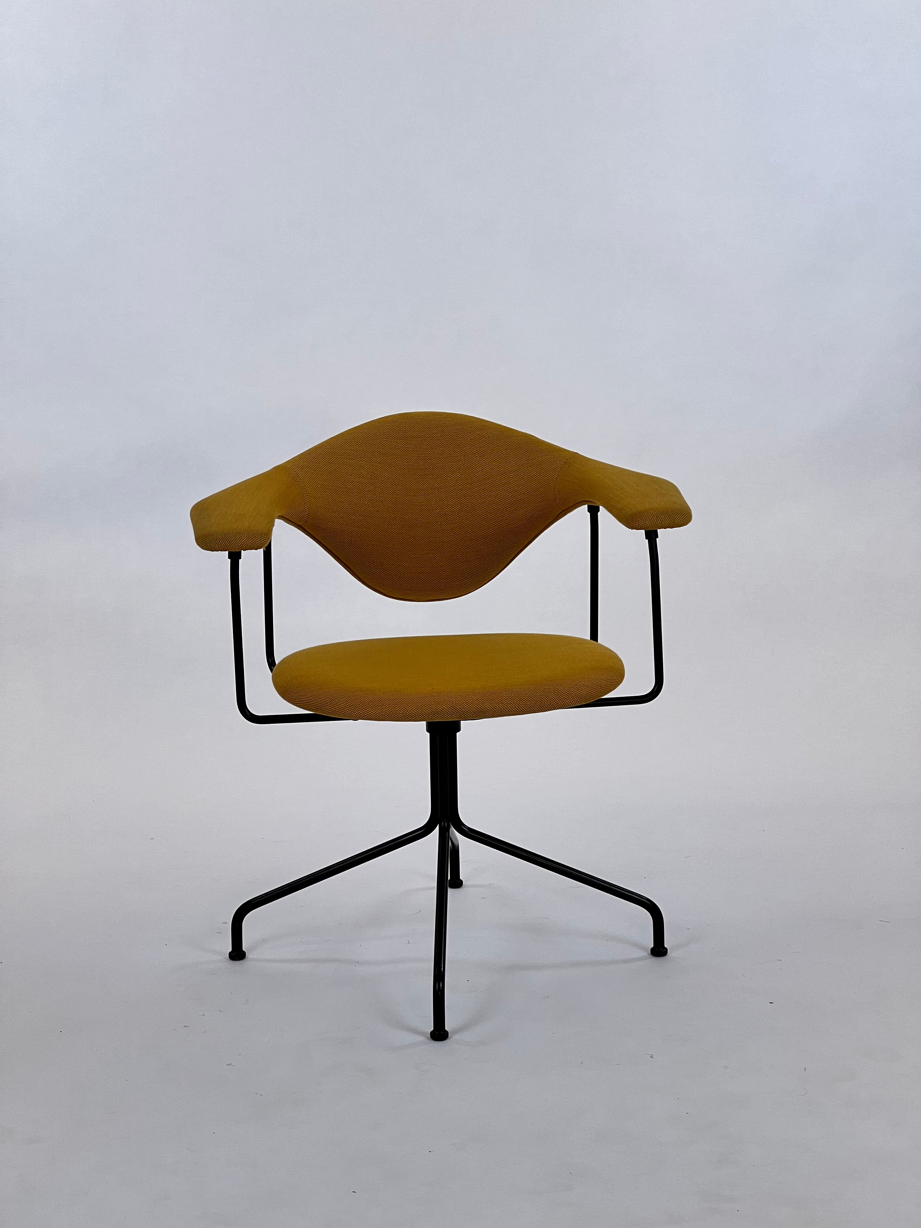 GUBI | Masculo Meeting Chair