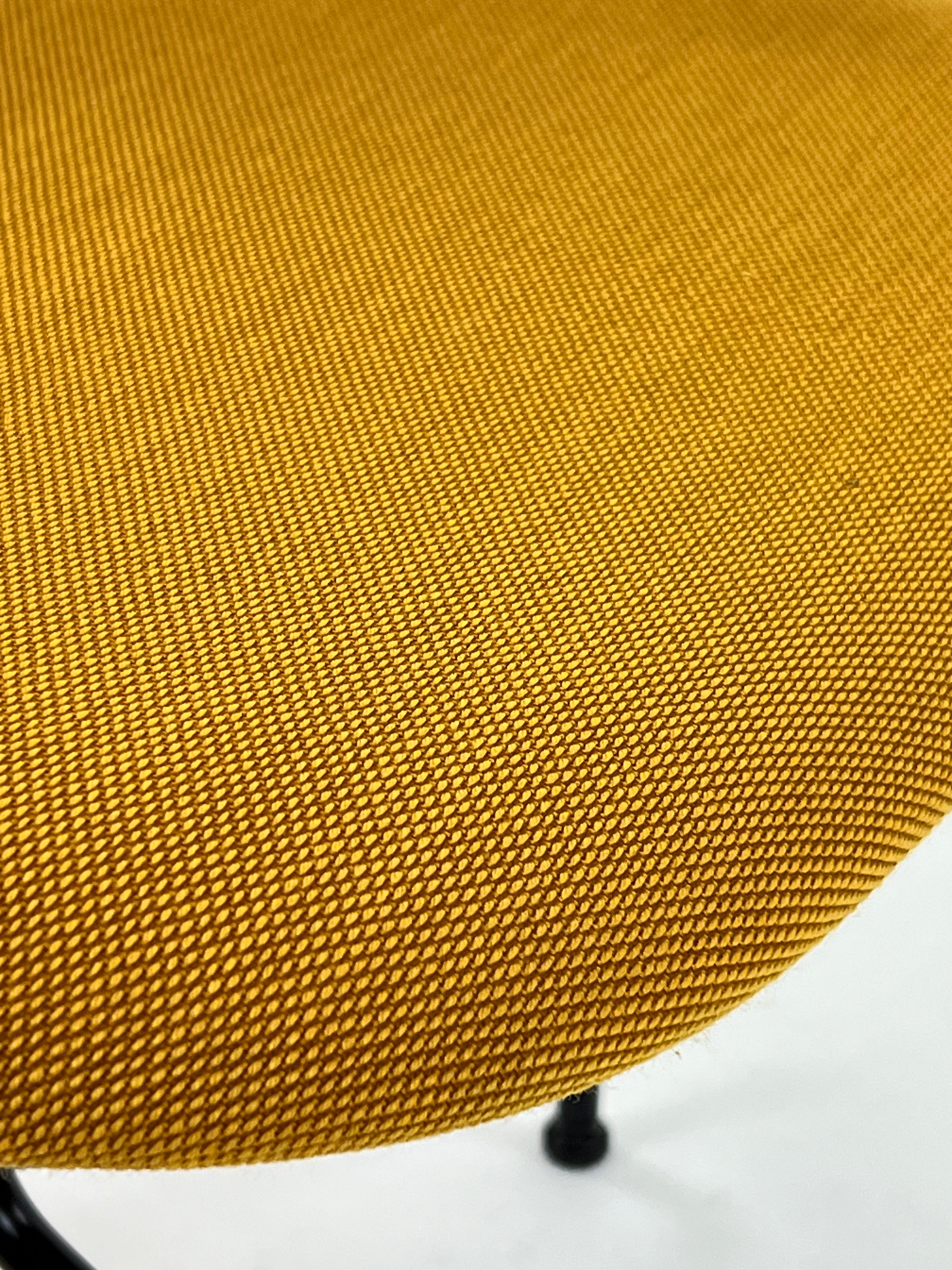 GUBI | Masculo Meeting Chair