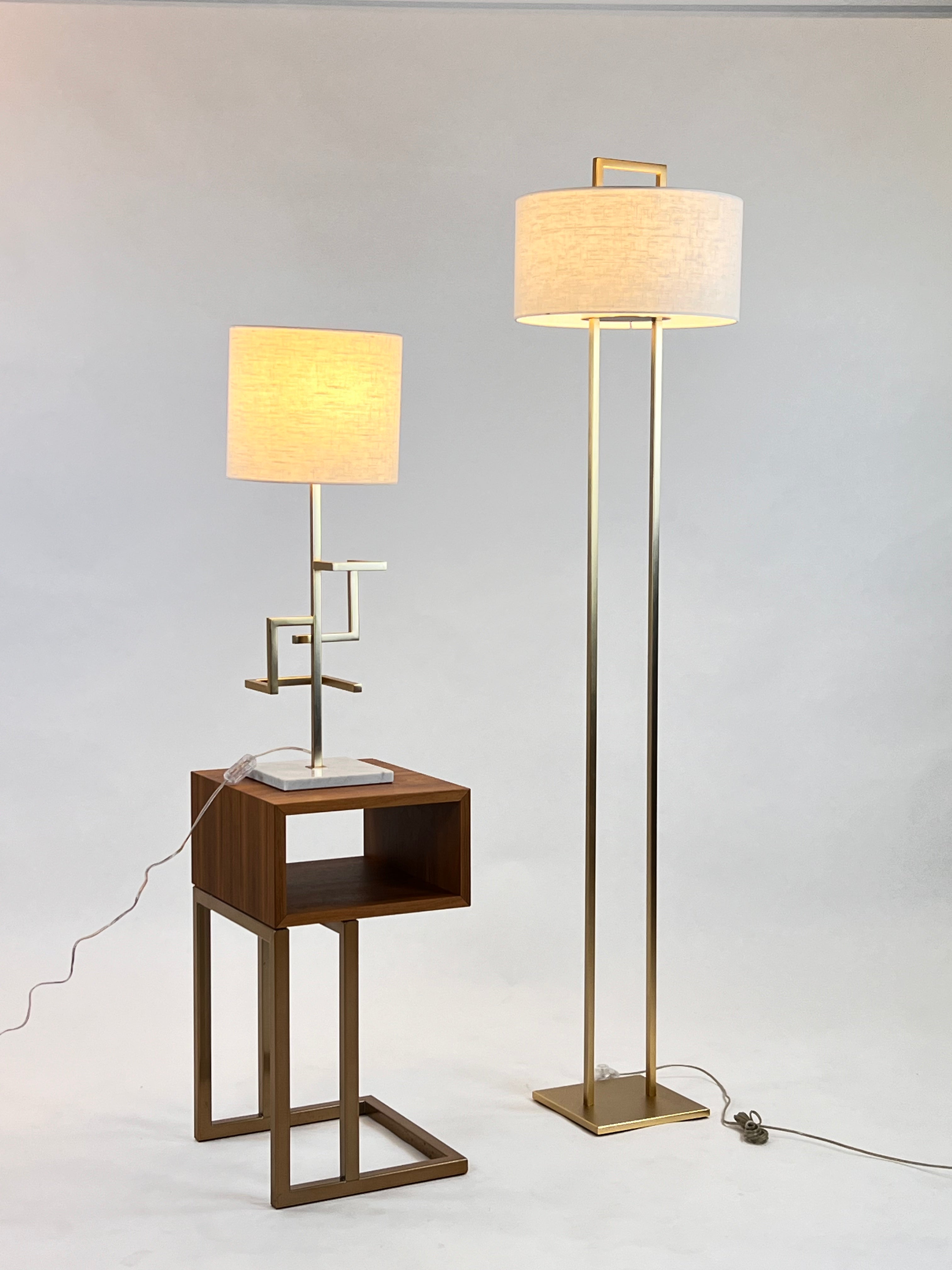 Træ- og metal-sidetable