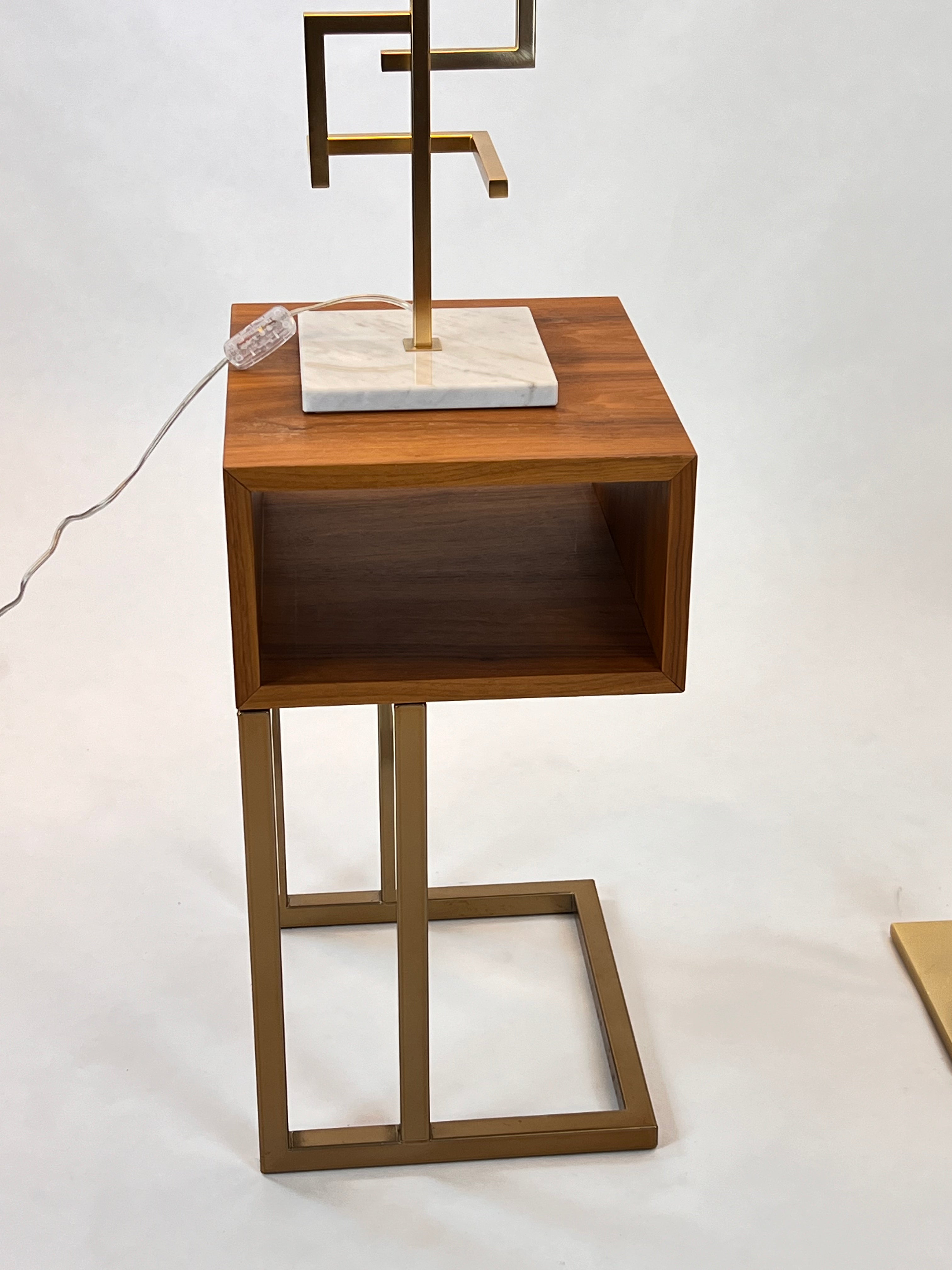 Træ- og metal-sidetable