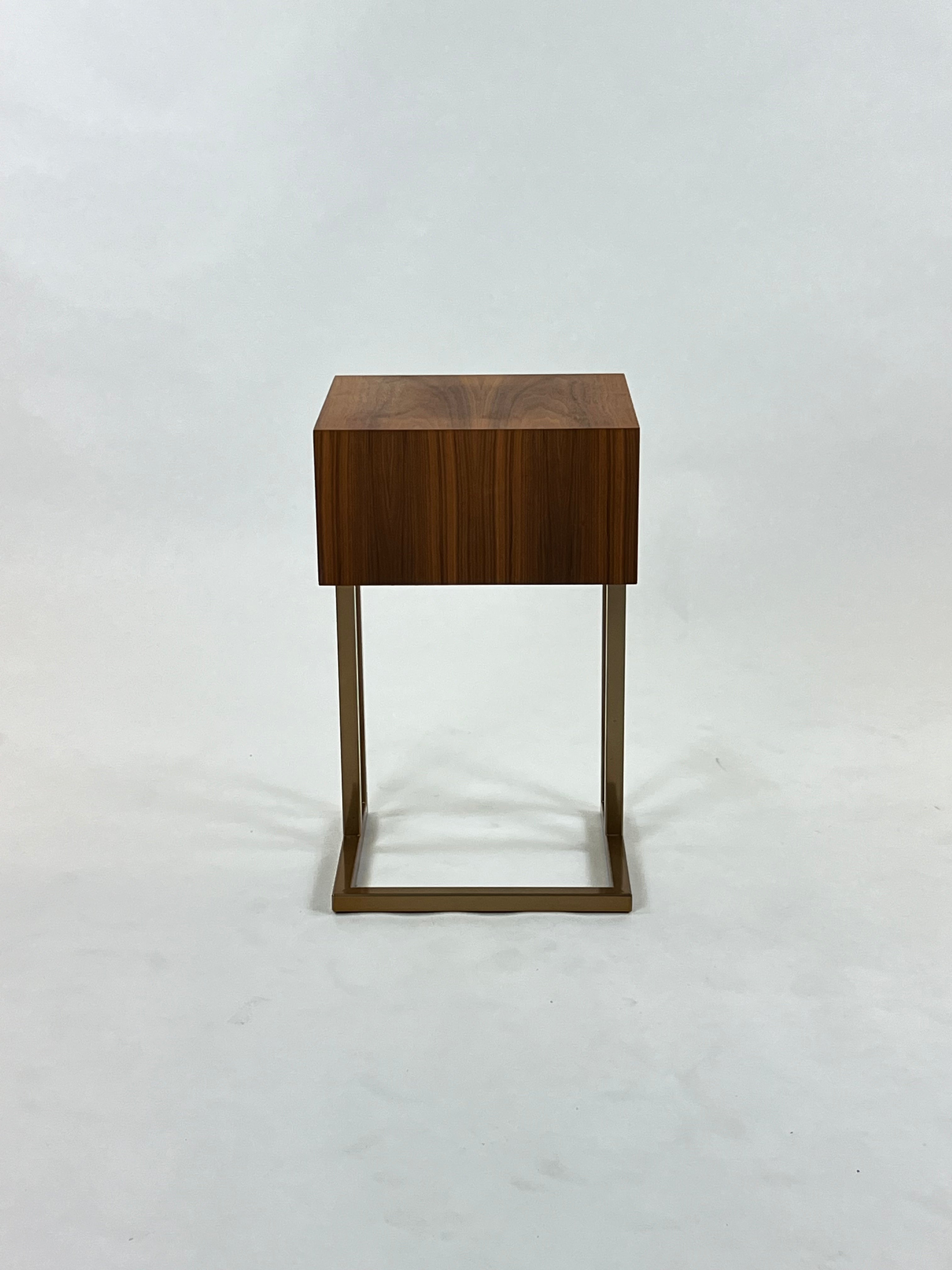 Træ- og metal-sidetable